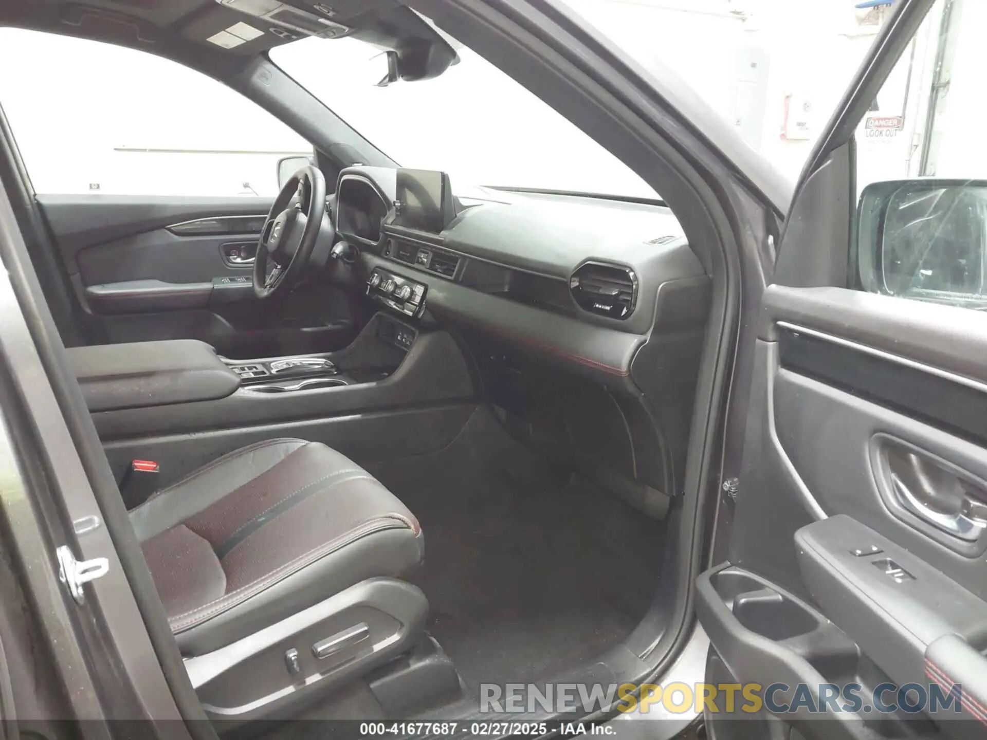 5 fotografías del automóvil dañado 5FNYG1H91SB034976 HONDA PILOT 2025
