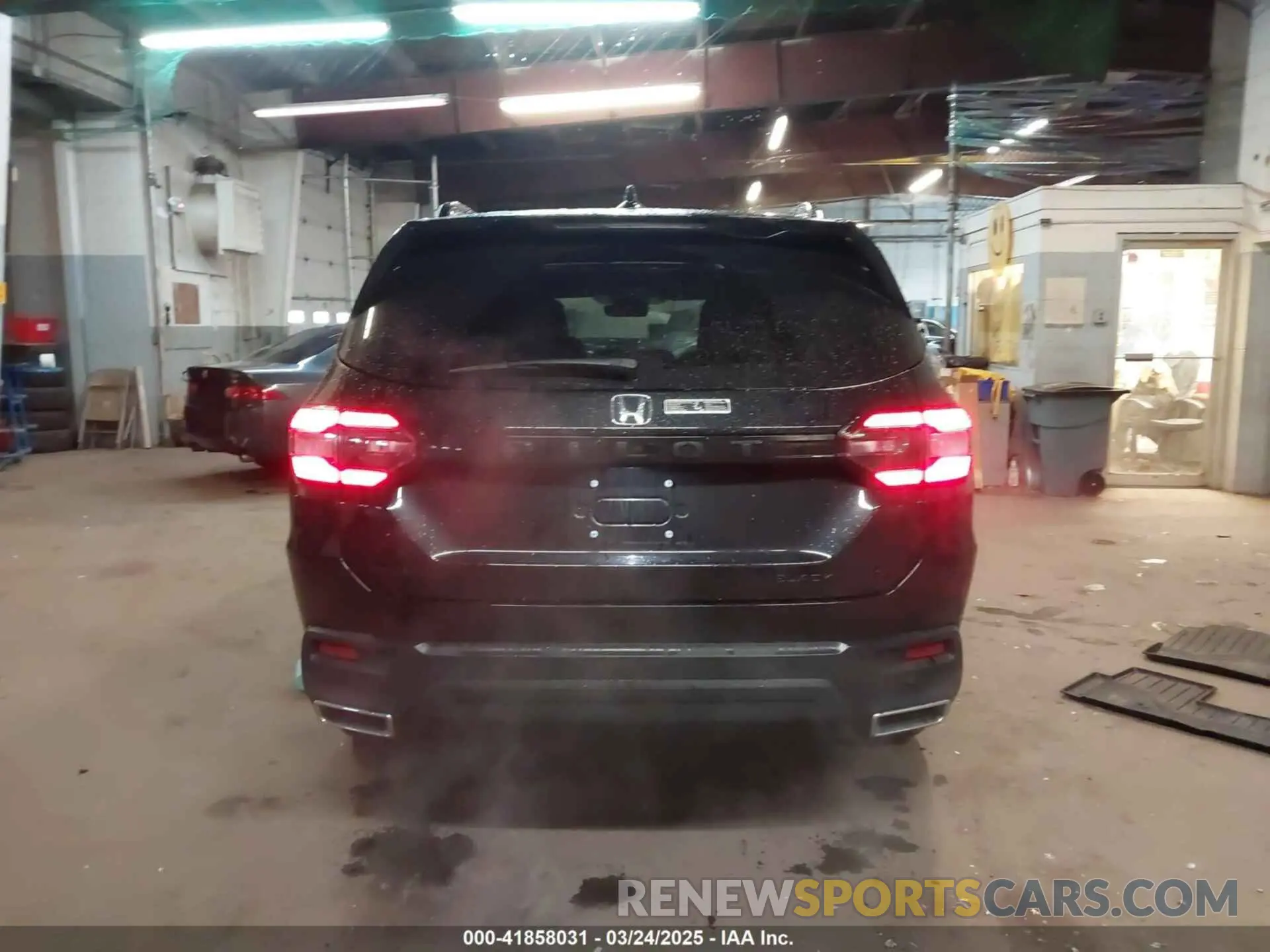 16 fotografías del automóvil dañado 5FNYG1H95SB073313 HONDA PILOT 2025