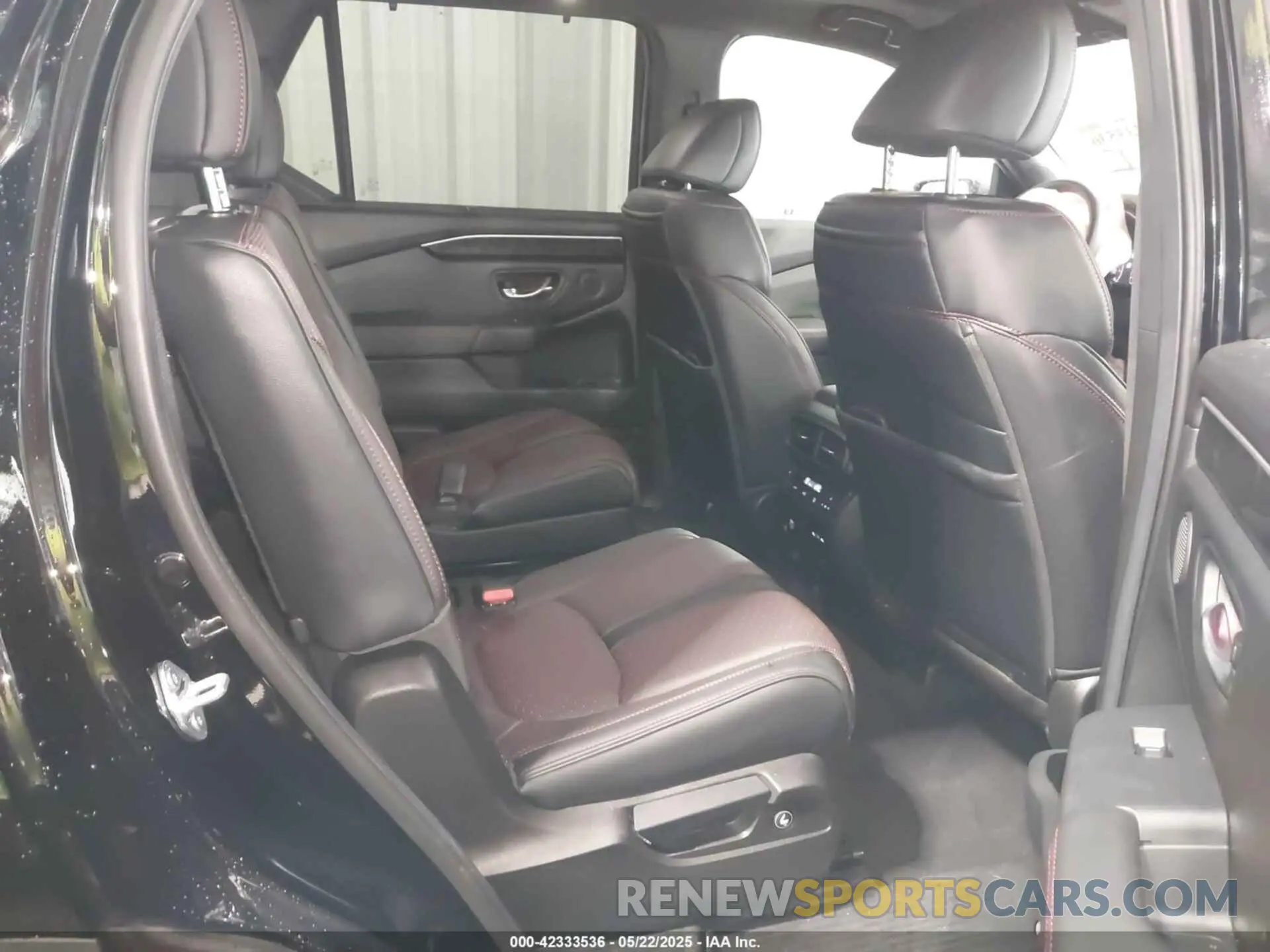 8 fotografías del automóvil dañado 5FNYG1H95SB082691 HONDA PILOT 2025