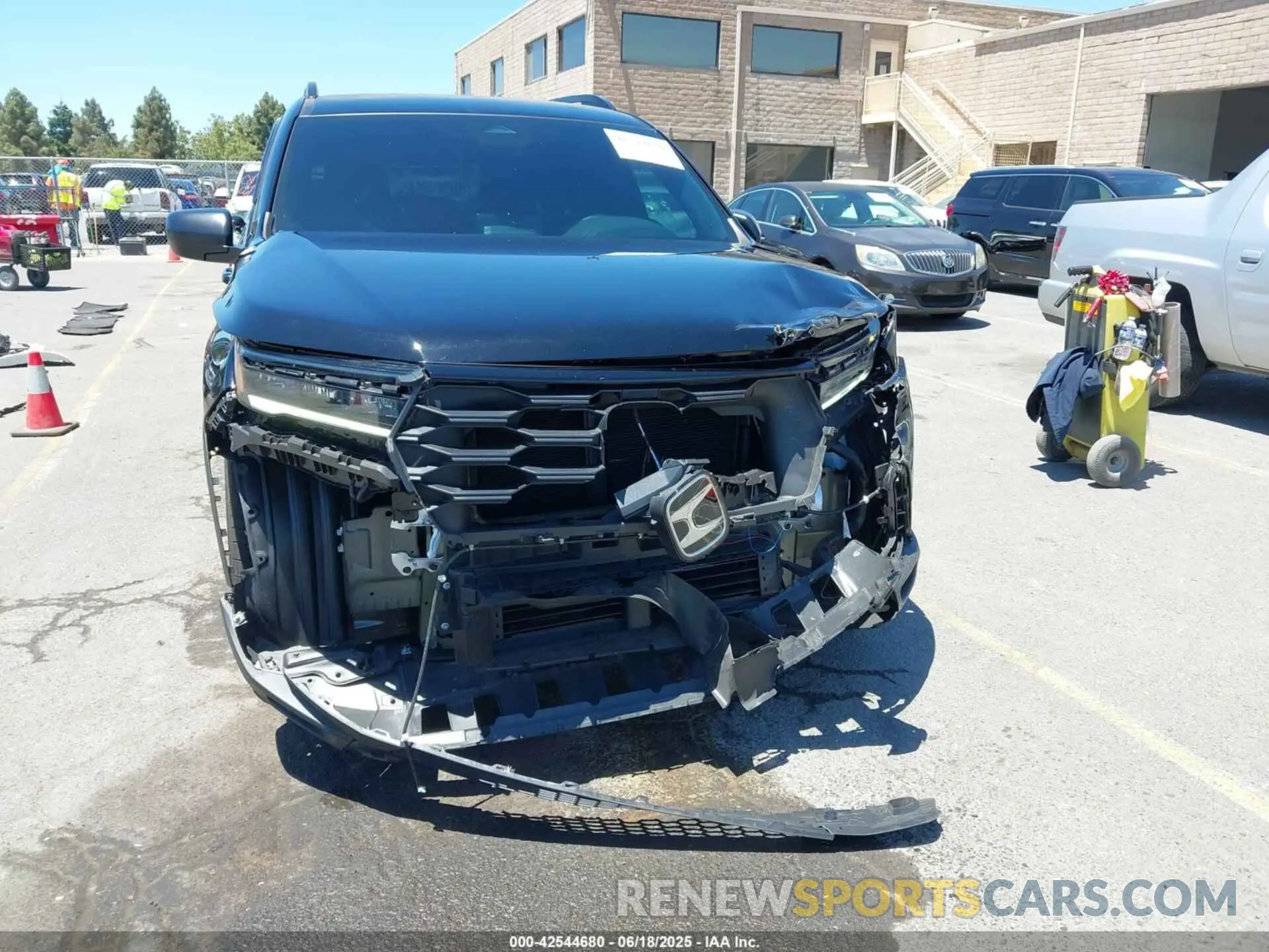 13 fotografías del automóvil dañado 5FNYG2H30SB008046 HONDA PILOT 2025