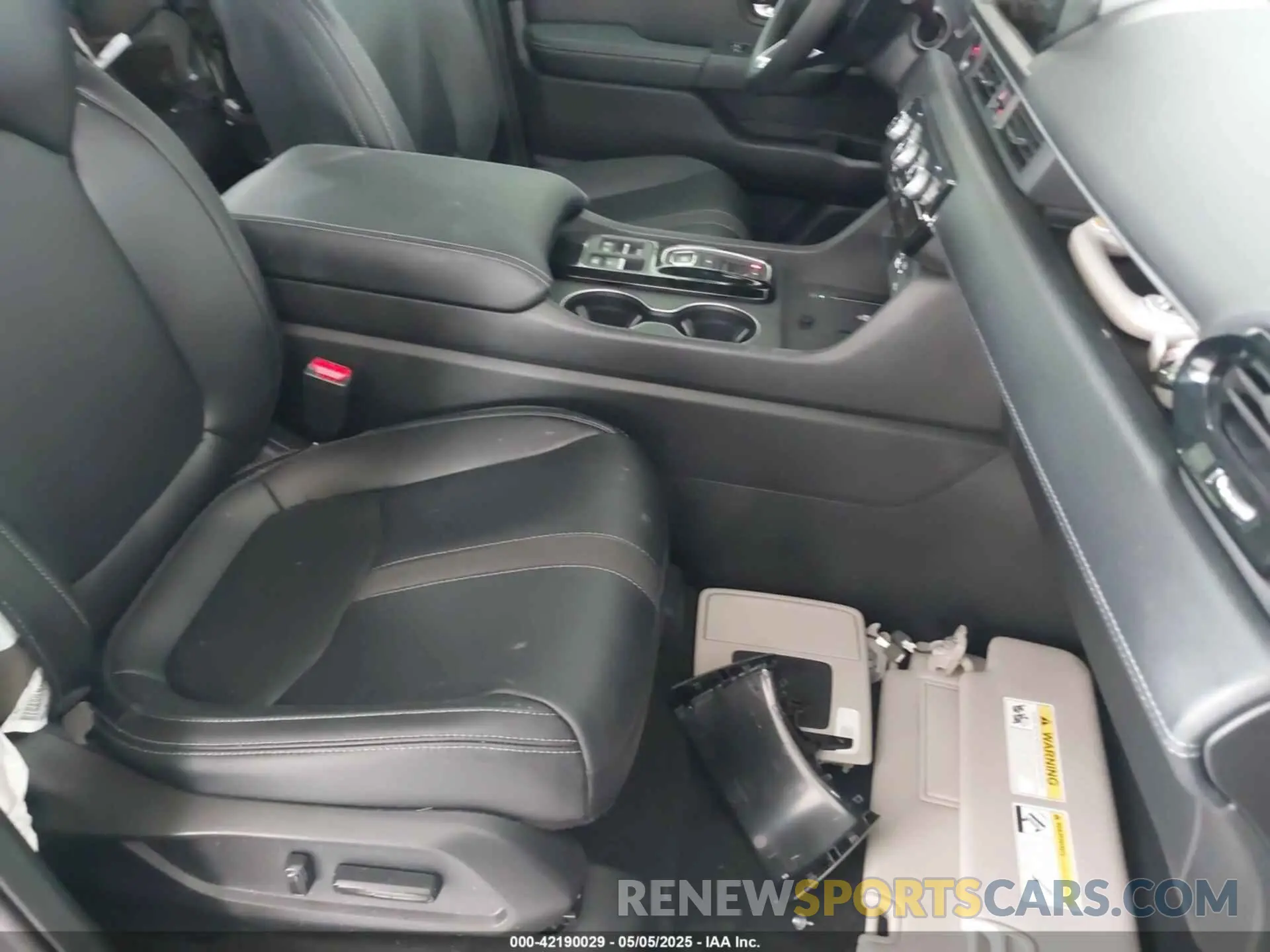 5 fotografías del automóvil dañado 5FNYG2H40SB019525 HONDA PILOT 2025