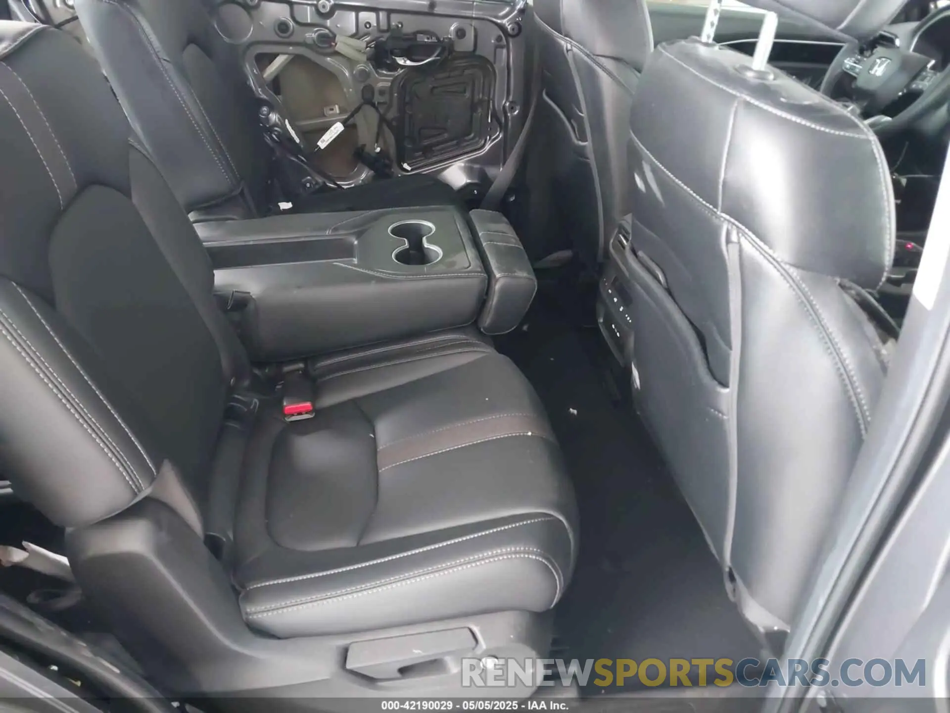 8 fotografías del automóvil dañado 5FNYG2H40SB019525 HONDA PILOT 2025