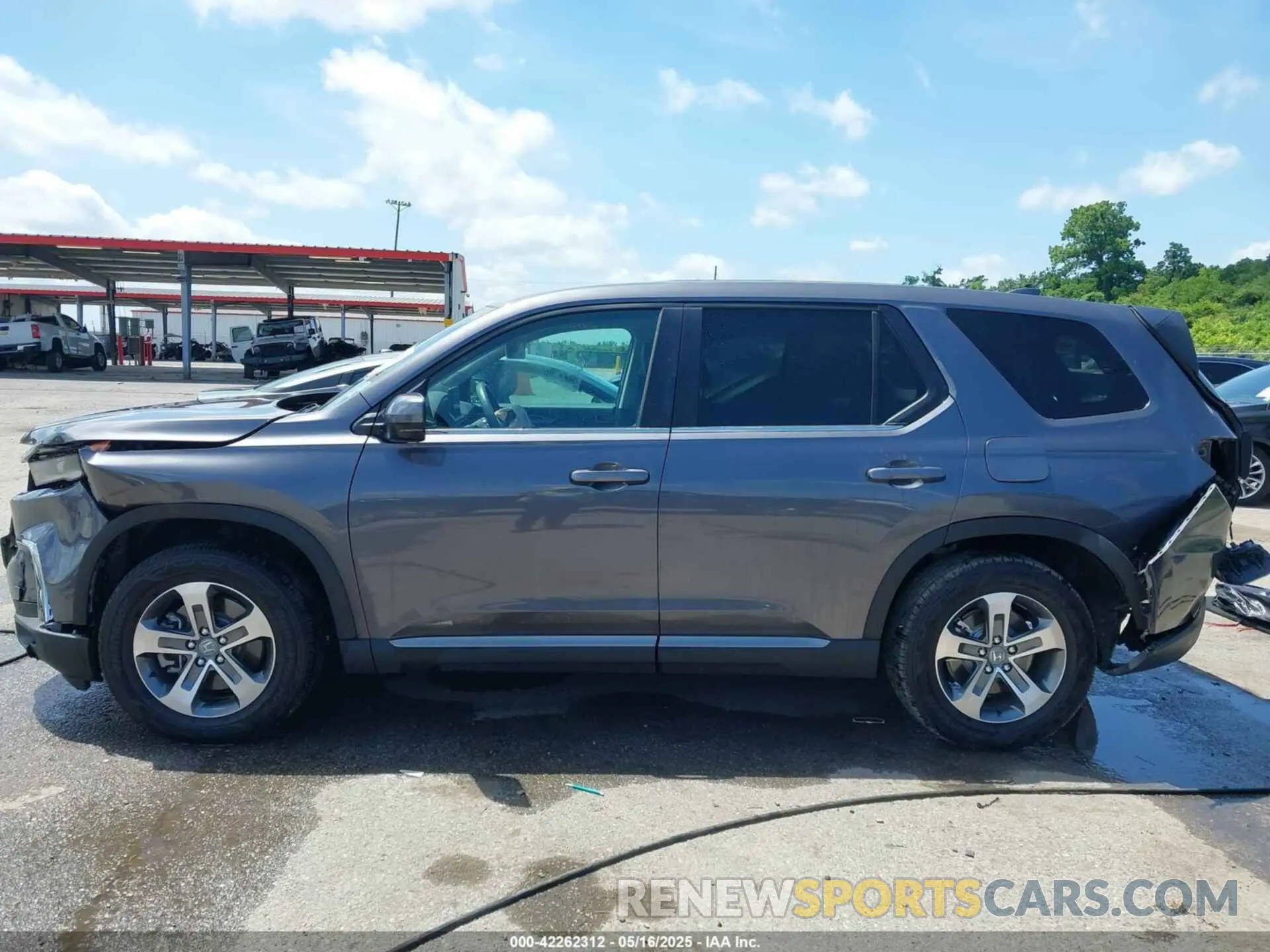 14 fotografías del automóvil dañado 5FNYG2H43SB010172 HONDA PILOT 2025