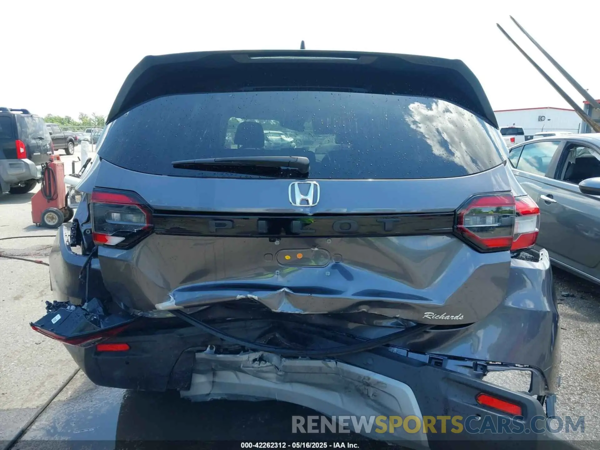 16 fotografías del automóvil dañado 5FNYG2H43SB010172 HONDA PILOT 2025