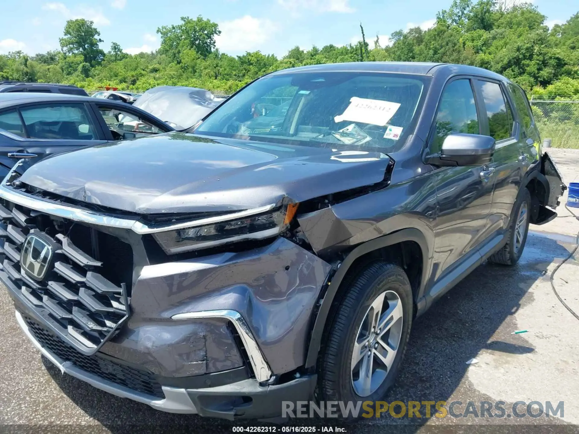 2 fotografías del automóvil dañado 5FNYG2H43SB010172 HONDA PILOT 2025