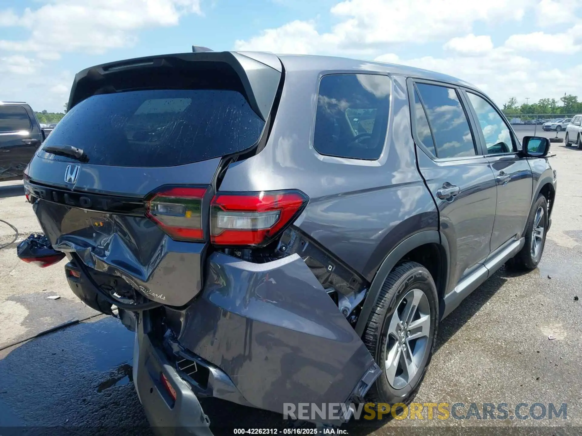 4 fotografías del automóvil dañado 5FNYG2H43SB010172 HONDA PILOT 2025