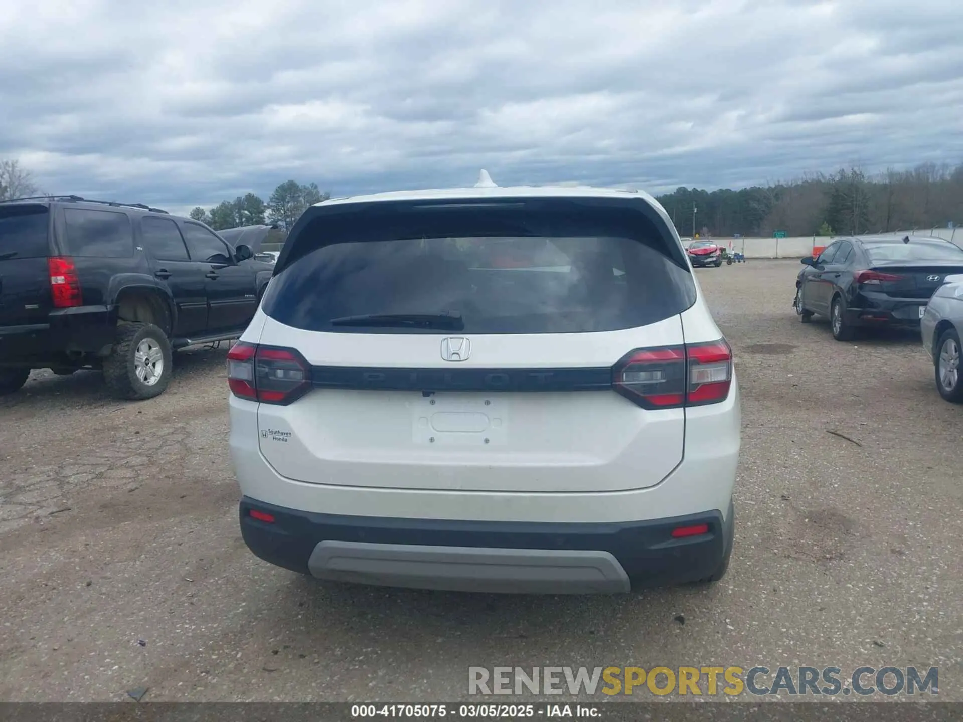 15 fotografías del automóvil dañado 5FNYG2H47SB015309 HONDA PILOT 2025