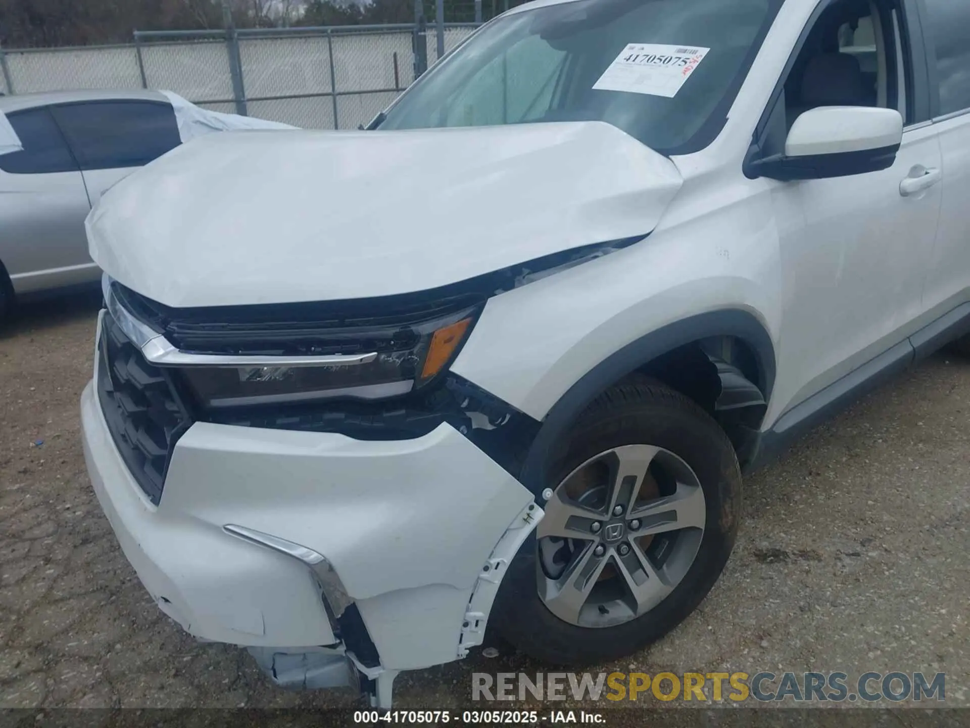17 fotografías del automóvil dañado 5FNYG2H47SB015309 HONDA PILOT 2025