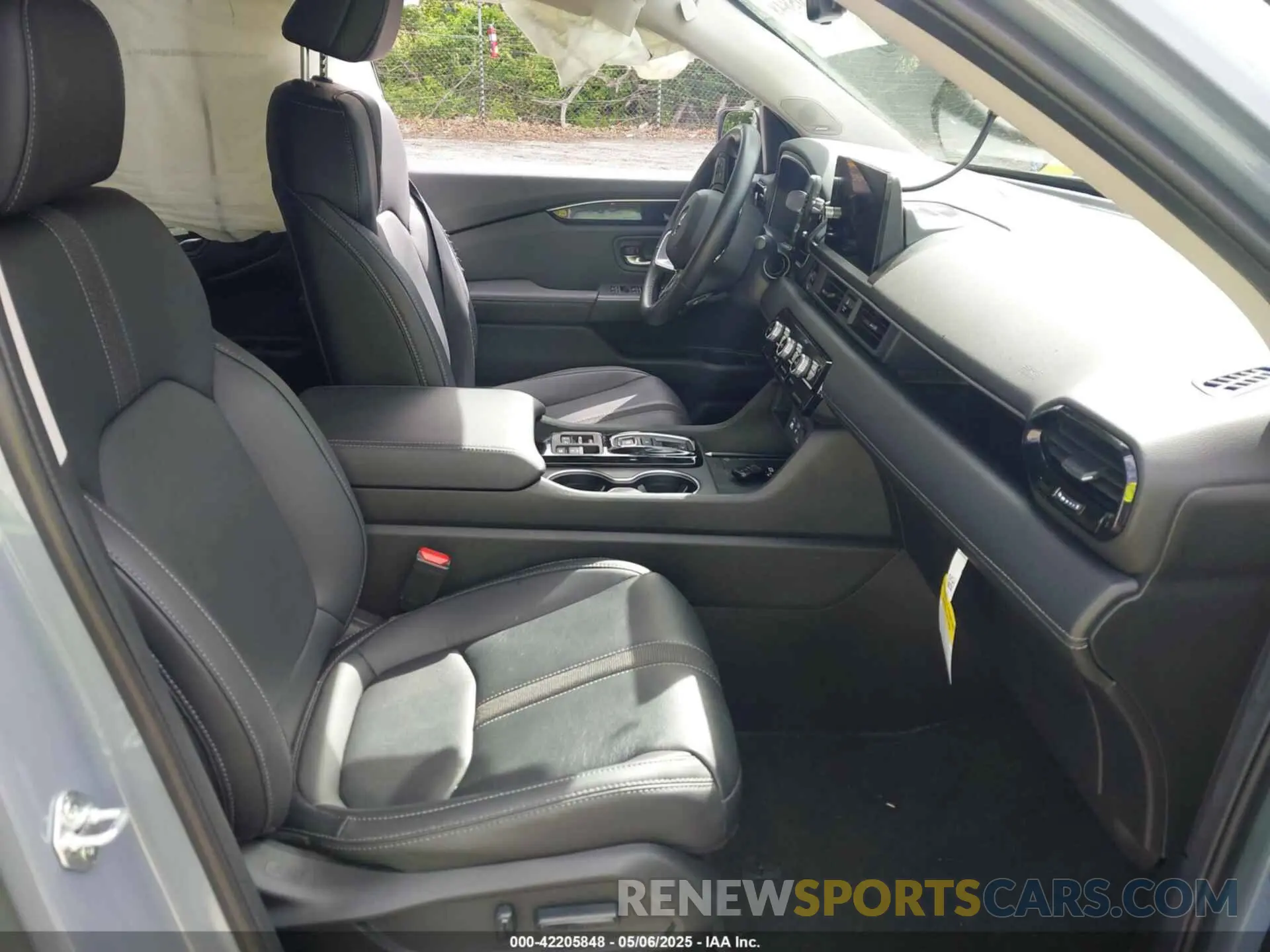 5 fotografías del automóvil dañado 5FNYG2H70SB011614 HONDA PILOT 2025