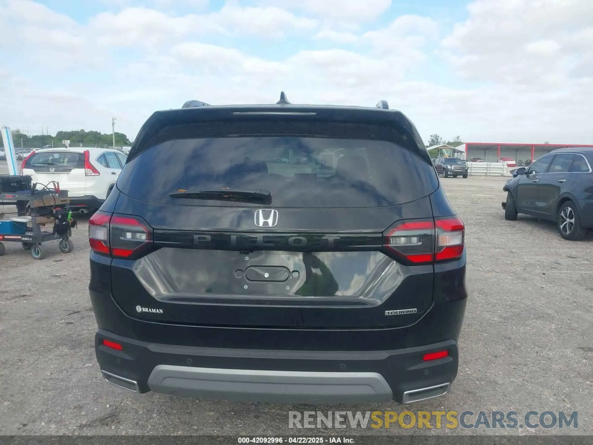 15 fotografías del automóvil dañado 5FNYG2H73SB011882 HONDA PILOT 2025