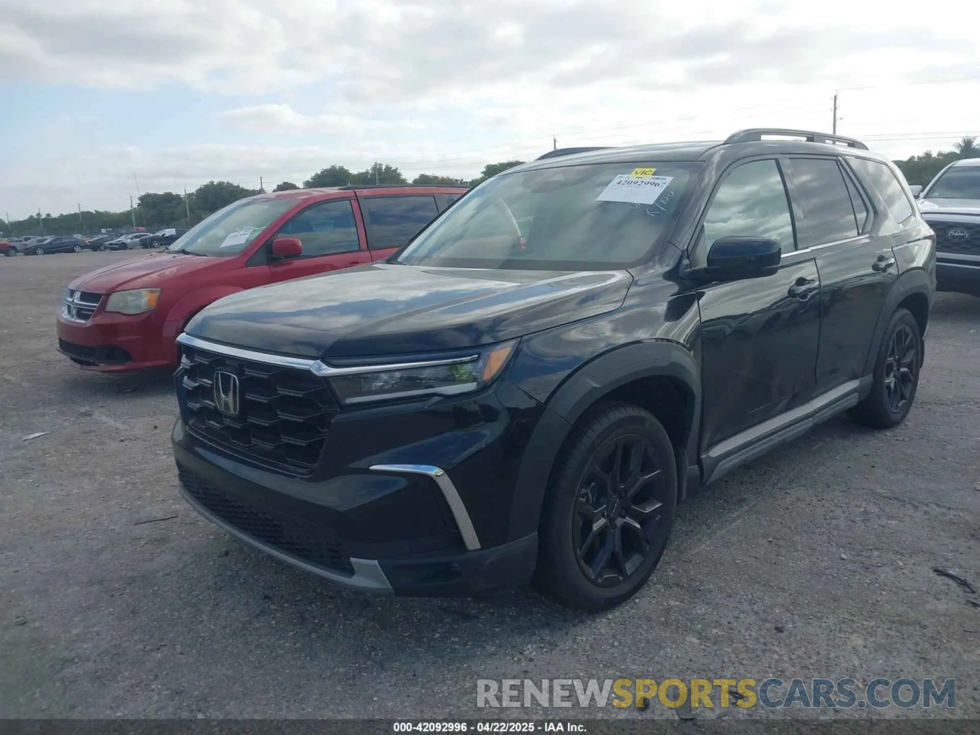 16 fotografías del automóvil dañado 5FNYG2H73SB011882 HONDA PILOT 2025