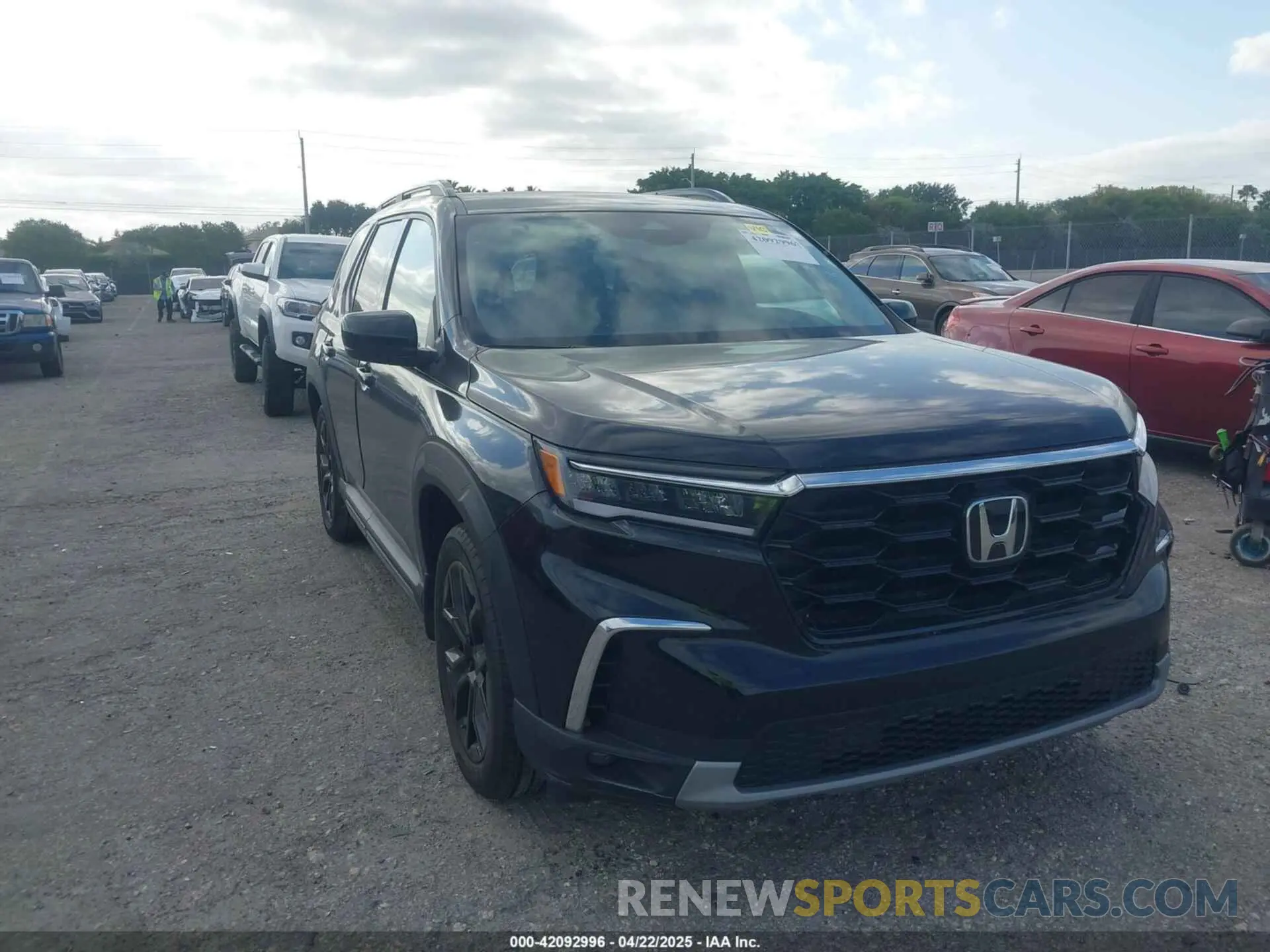 17 fotografías del automóvil dañado 5FNYG2H73SB011882 HONDA PILOT 2025