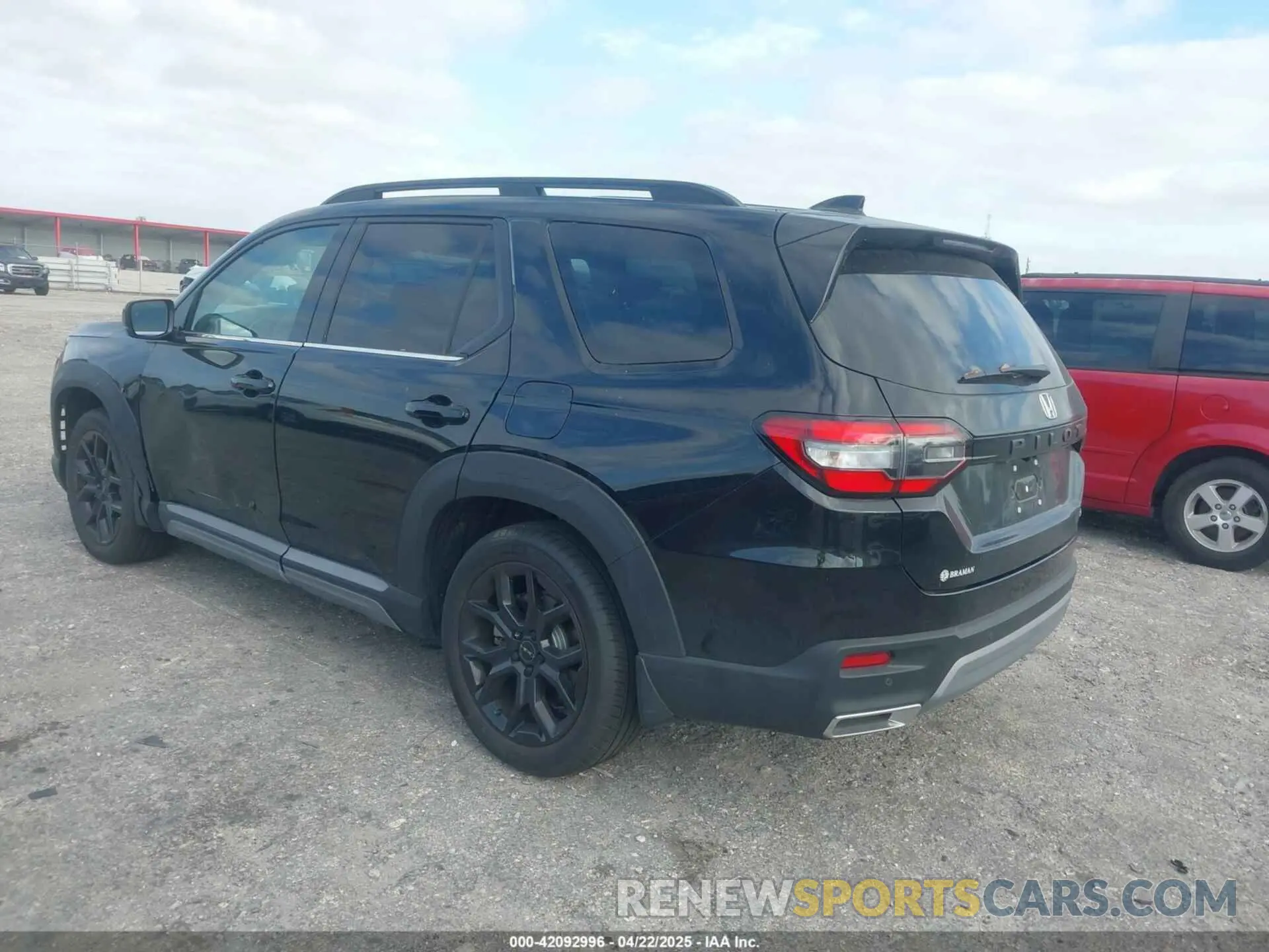 3 fotografías del automóvil dañado 5FNYG2H73SB011882 HONDA PILOT 2025