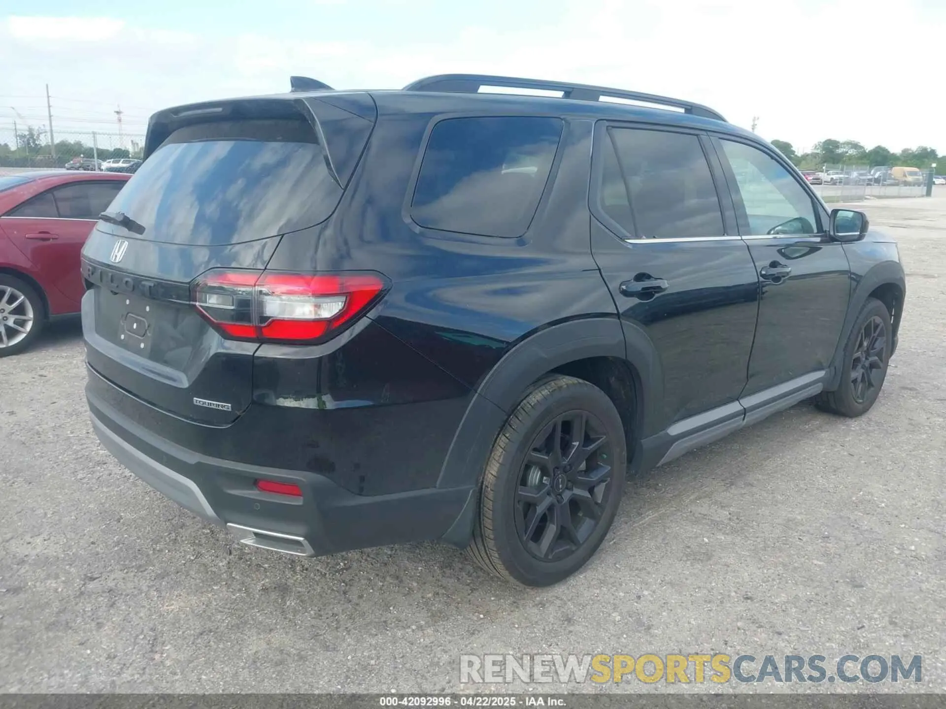 4 fotografías del automóvil dañado 5FNYG2H73SB011882 HONDA PILOT 2025