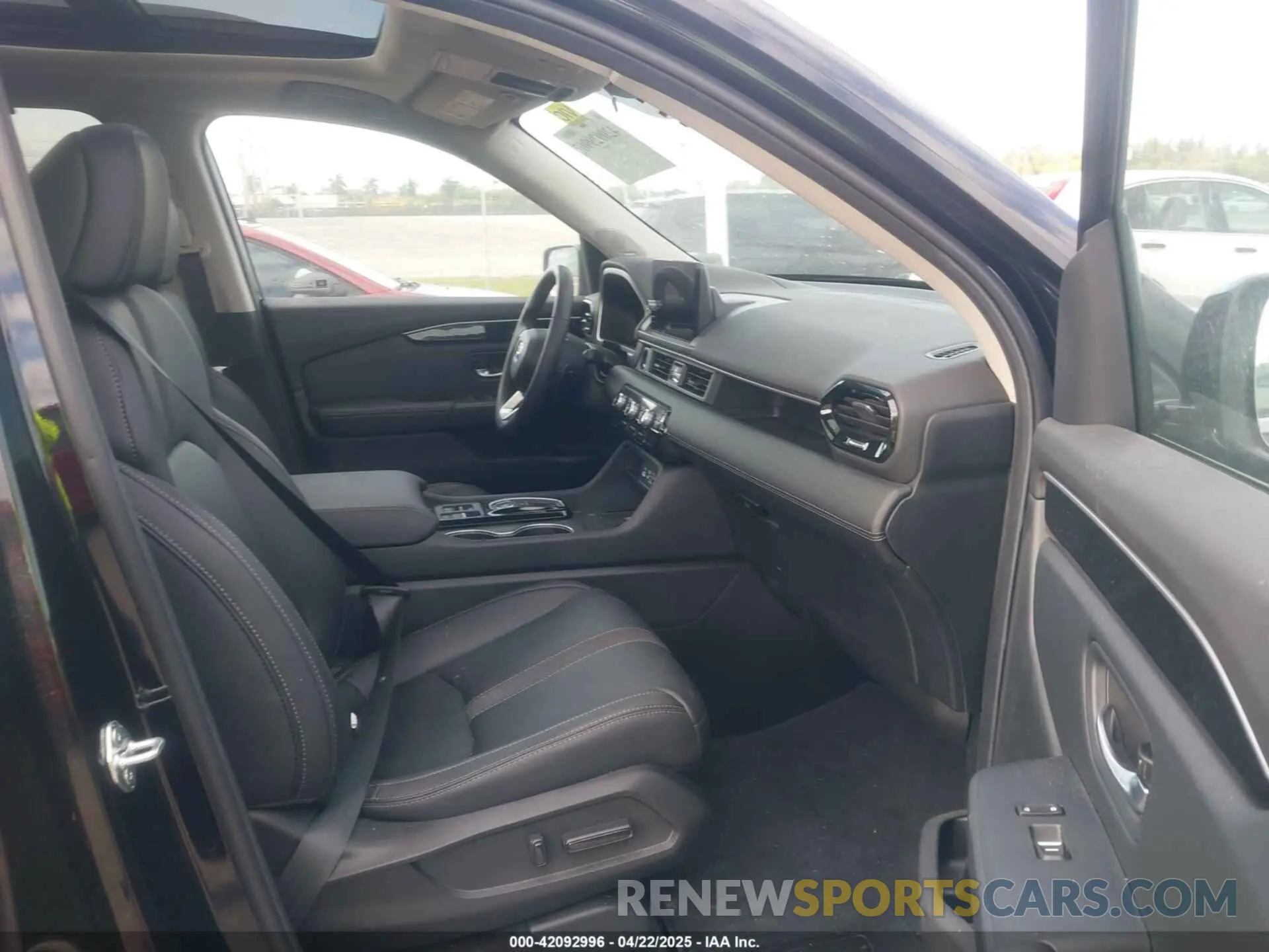 5 fotografías del automóvil dañado 5FNYG2H73SB011882 HONDA PILOT 2025
