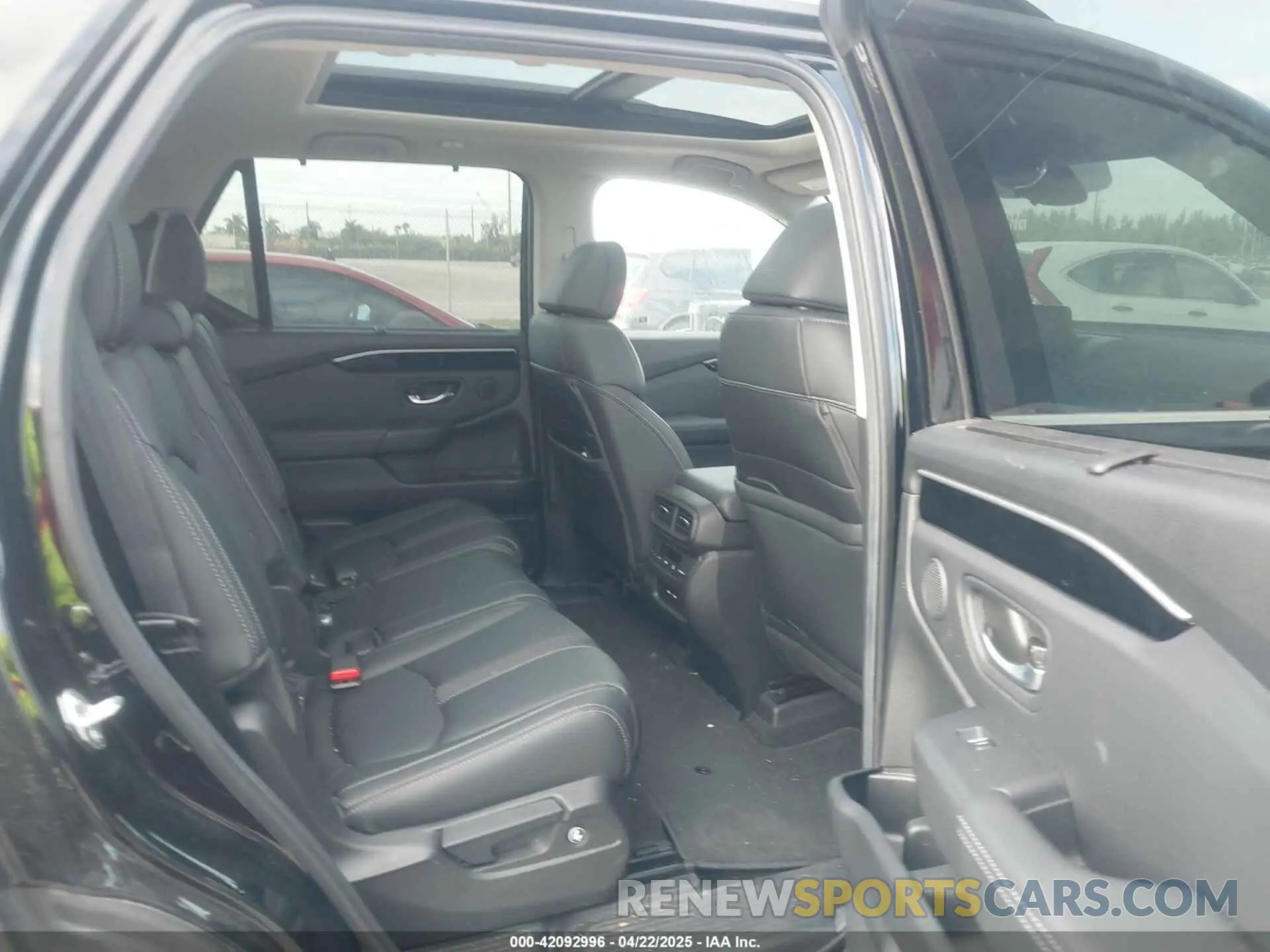 8 fotografías del automóvil dañado 5FNYG2H73SB011882 HONDA PILOT 2025