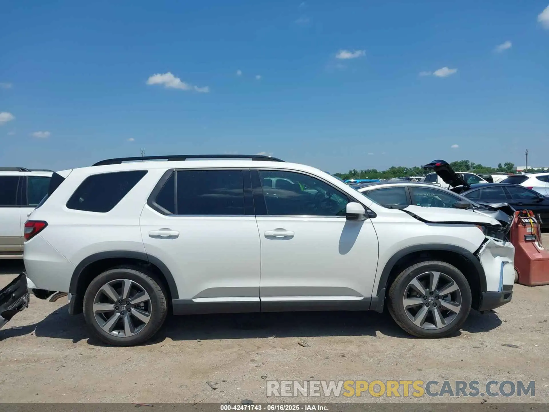13 fotografías del automóvil dañado 5FNYG2H76SB030457 HONDA PILOT 2025