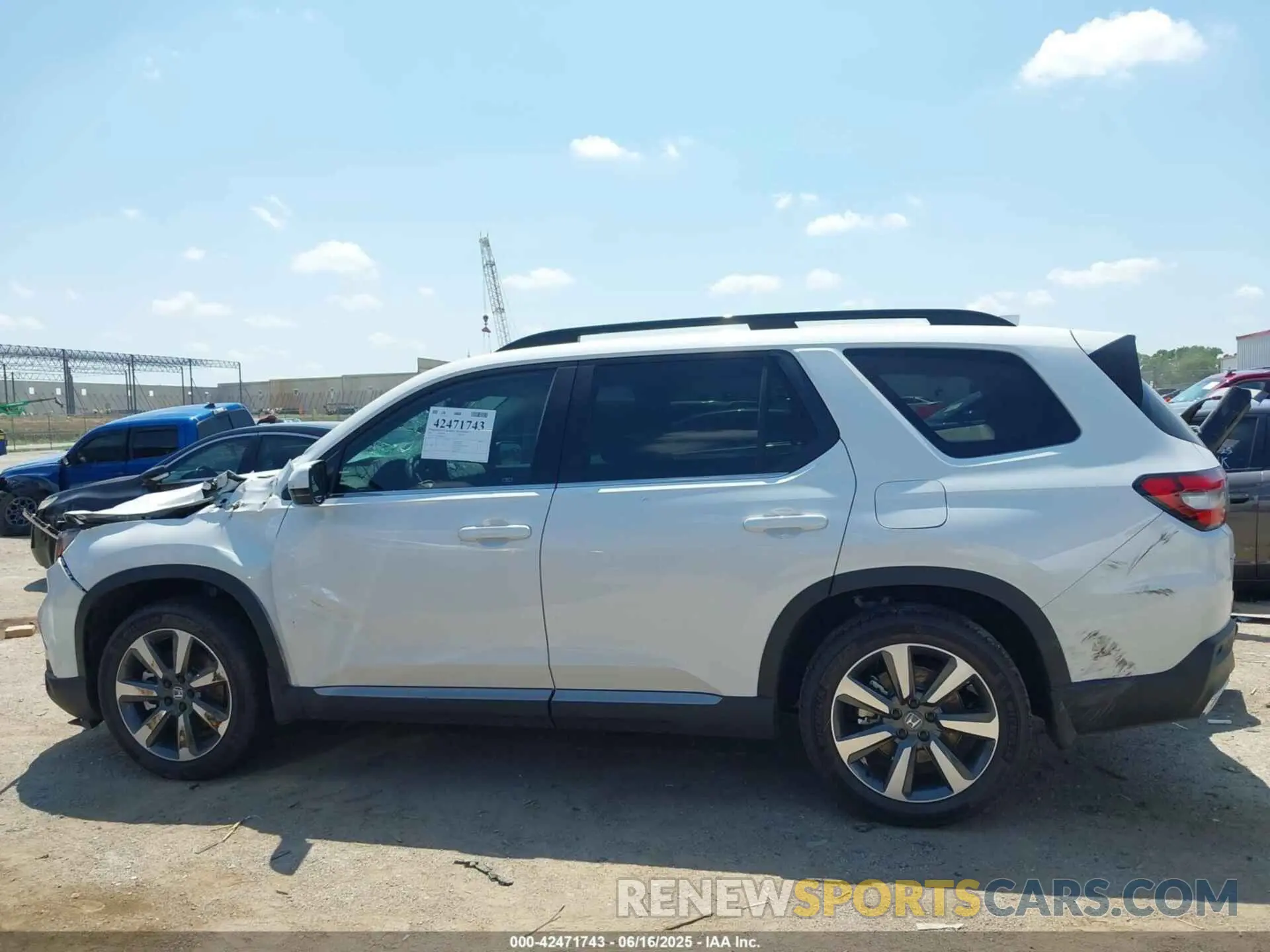 14 fotografías del automóvil dañado 5FNYG2H76SB030457 HONDA PILOT 2025