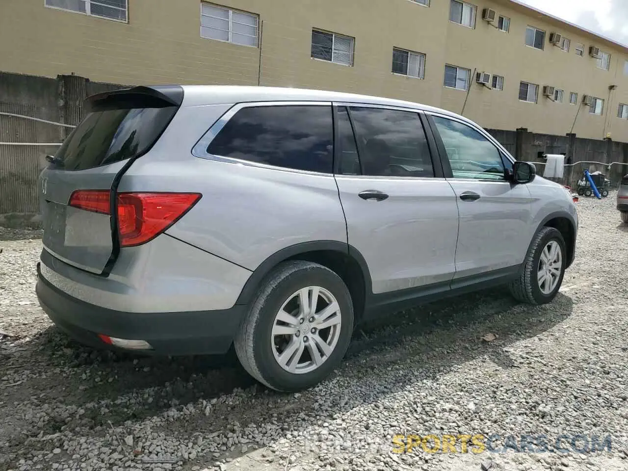 3 fotografías del automóvil dañado 5FNYF5H16GB050604 HONDA PILOT 2026
