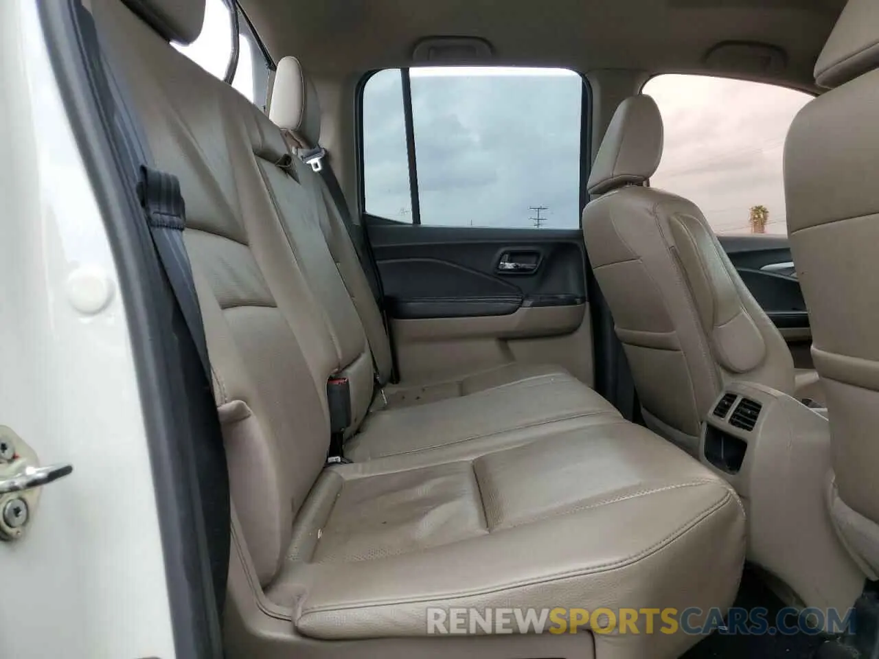 10 fotografías del automóvil dañado 5FPYK2F69KB000014 HONDA RIDGELINE 2019