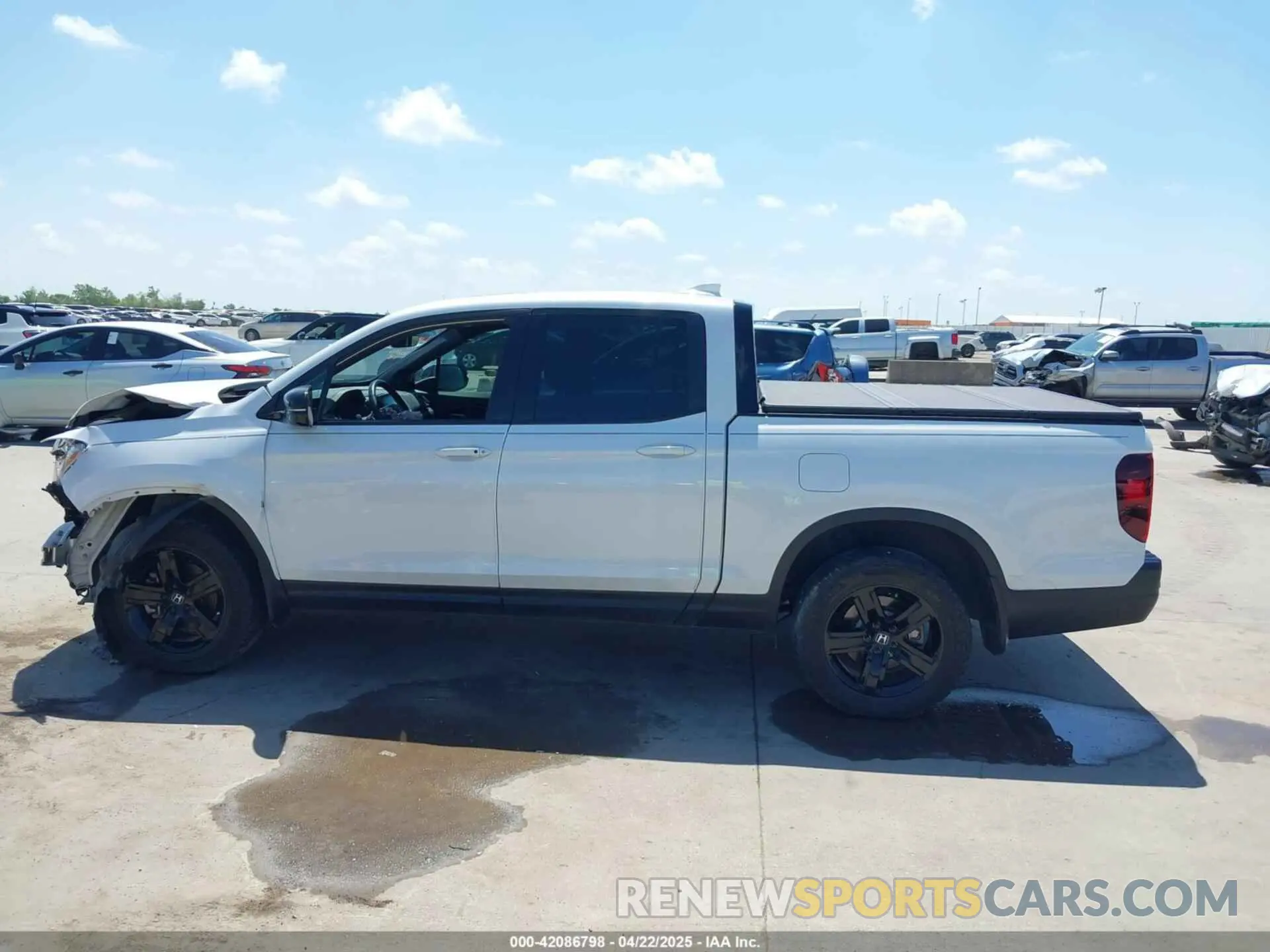 14 fotografías del automóvil dañado 5FPYK3F8XPB009920 HONDA RIDGELINE 2023