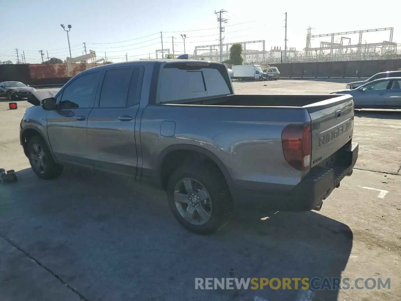 2 fotografías del automóvil dañado 5FPYK3F60SB008072 HONDA RIDGELINE 2025