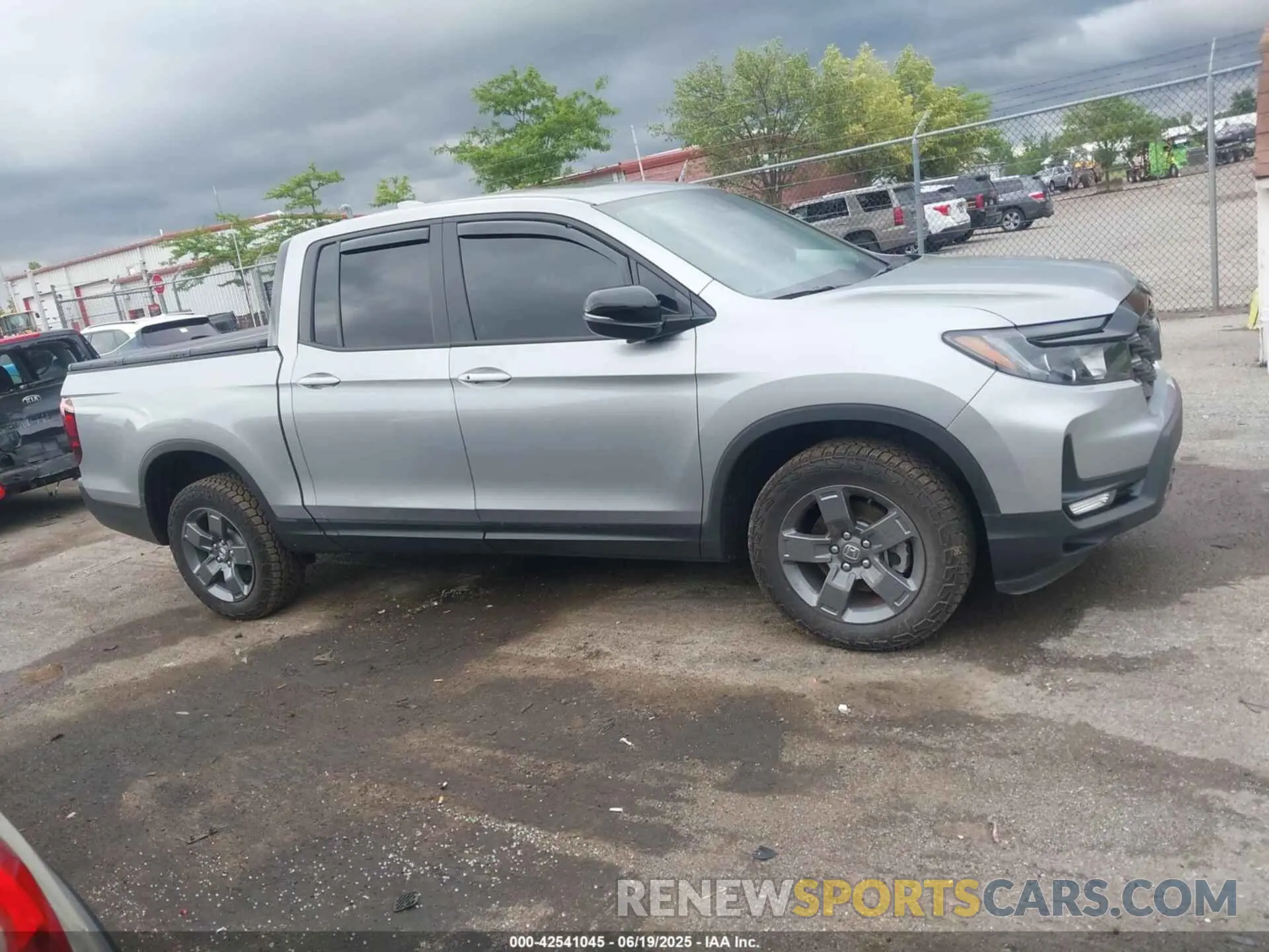 13 fotografías del automóvil dañado 5FPYK3F68SB017165 HONDA RIDGELINE 2025