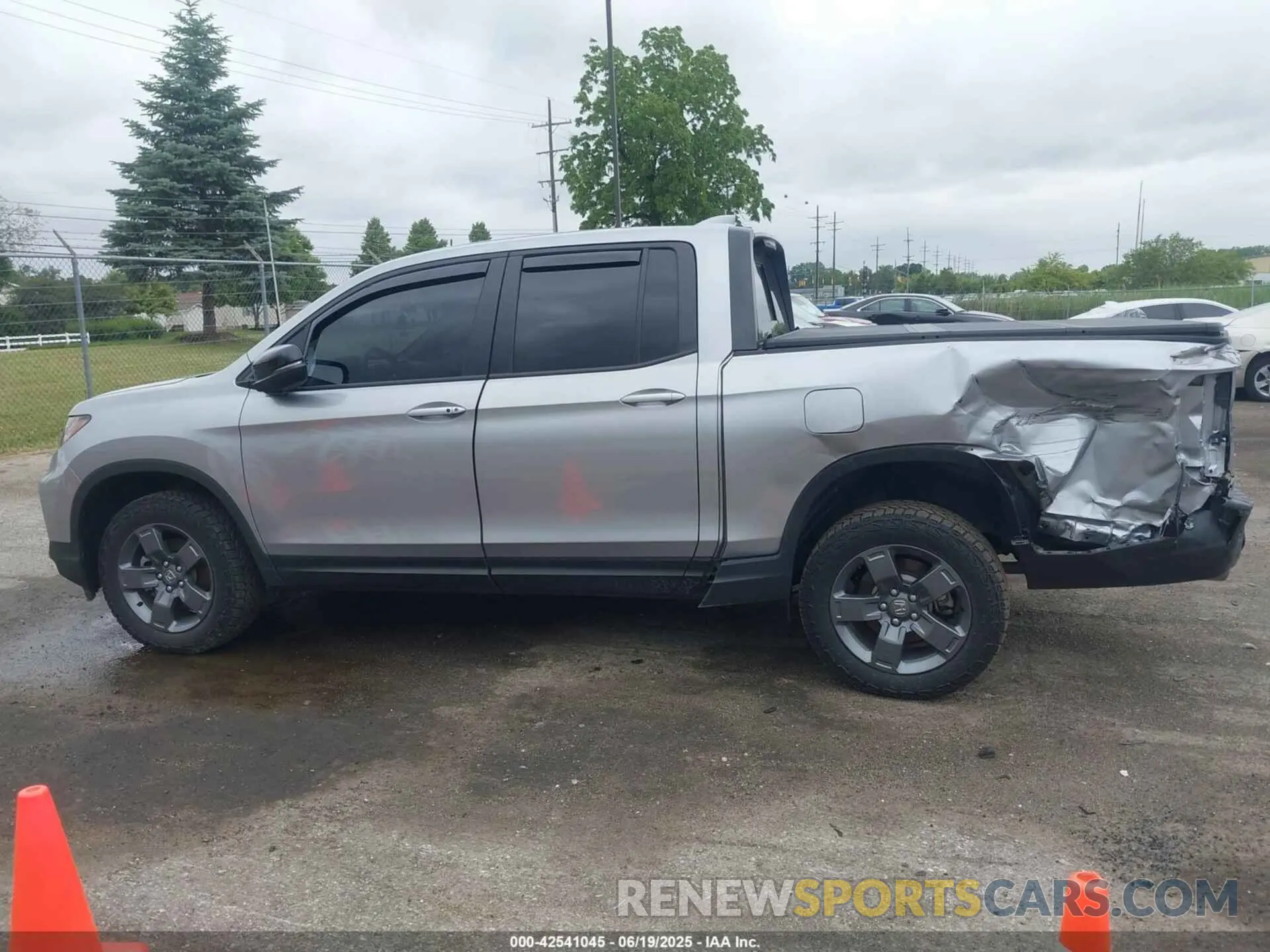 14 fotografías del automóvil dañado 5FPYK3F68SB017165 HONDA RIDGELINE 2025