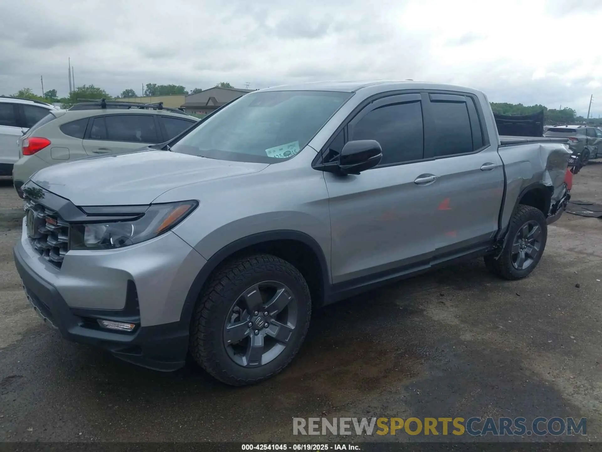 2 fotografías del automóvil dañado 5FPYK3F68SB017165 HONDA RIDGELINE 2025