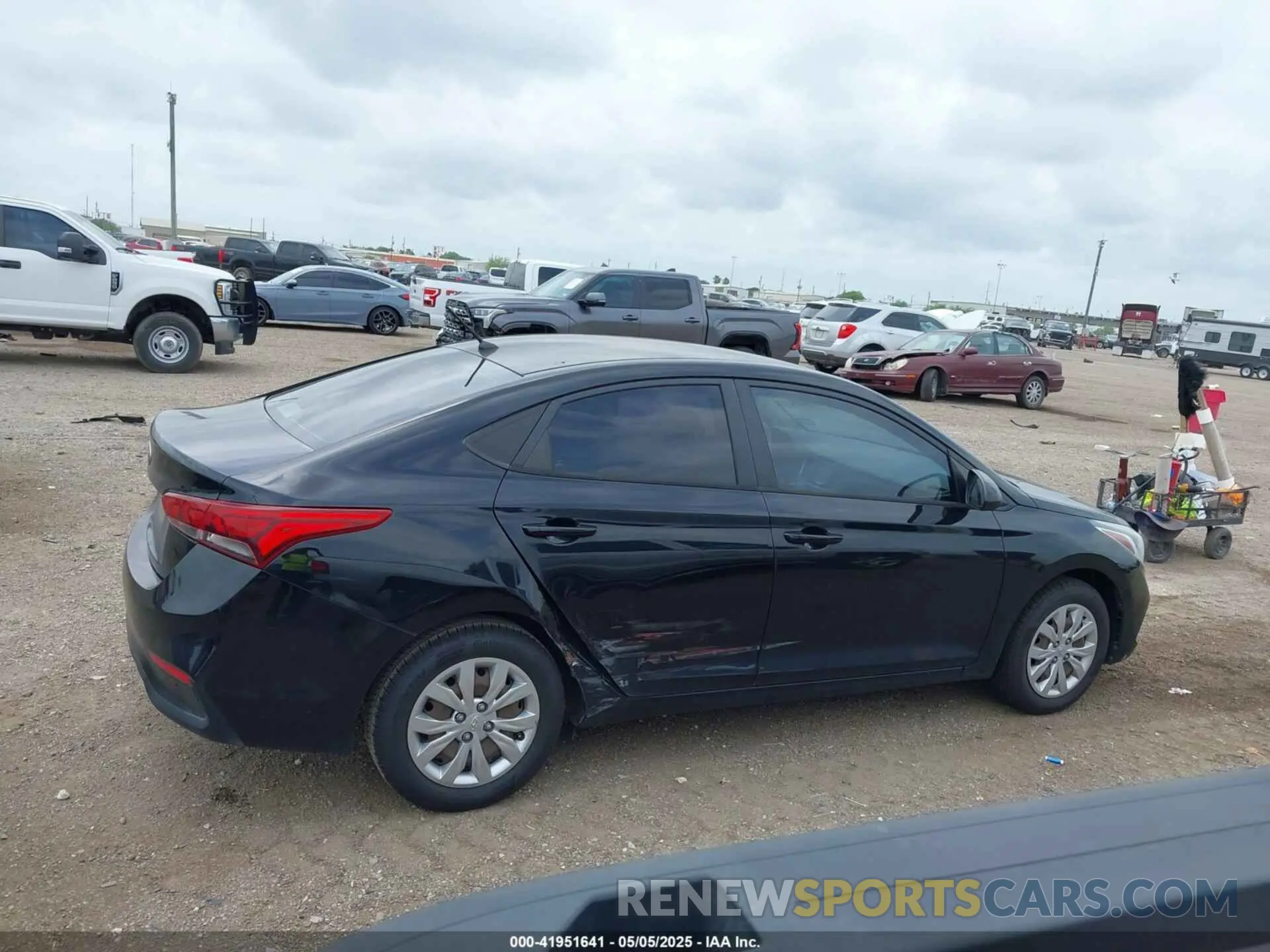 13 fotografías del automóvil dañado 3KPC24A30KE051161 HYUNDAI ACCENT 2019