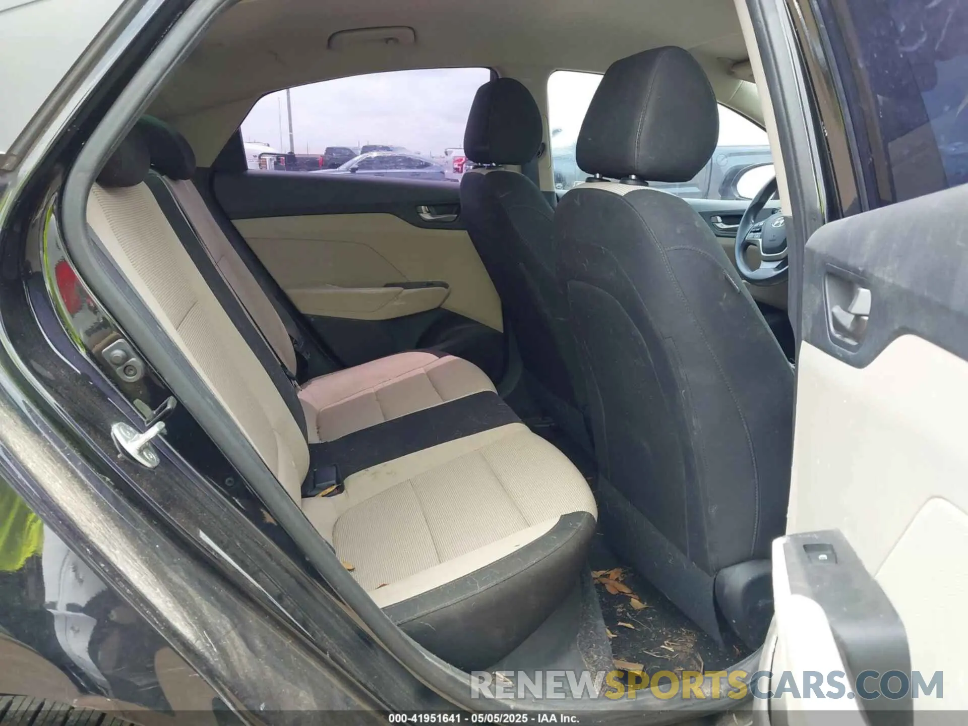 8 fotografías del automóvil dañado 3KPC24A30KE051161 HYUNDAI ACCENT 2019