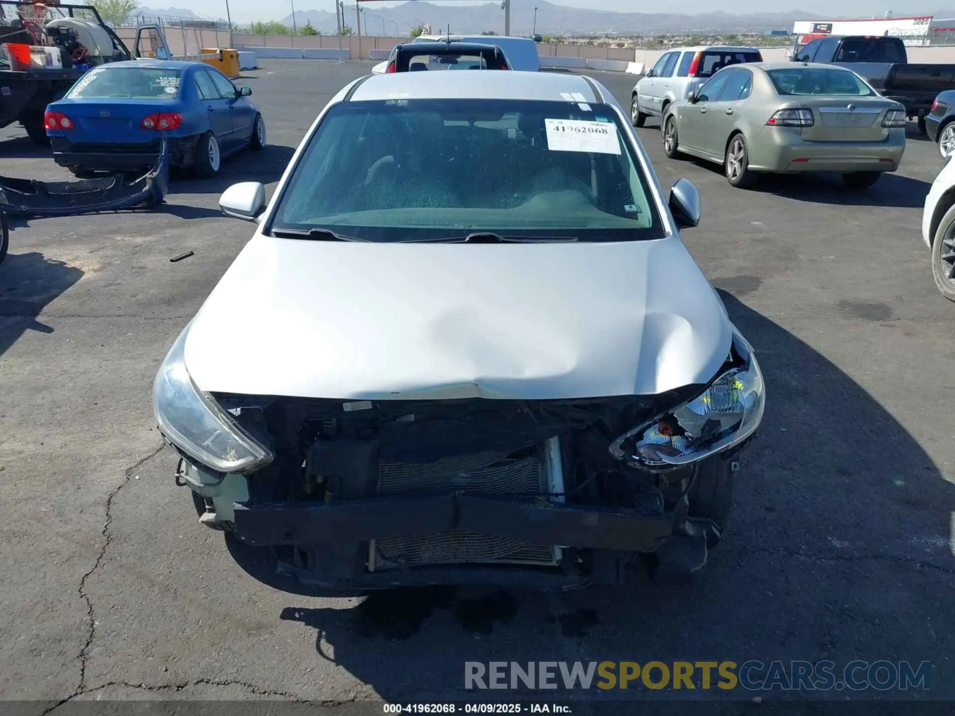 13 fotografías del automóvil dañado 3KPC24A30KE057011 HYUNDAI ACCENT 2019