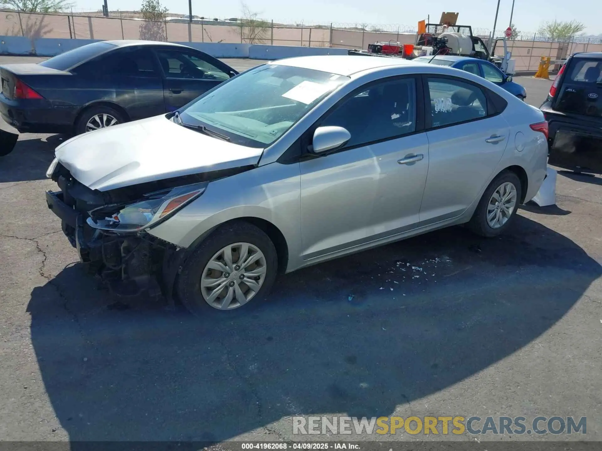 2 fotografías del automóvil dañado 3KPC24A30KE057011 HYUNDAI ACCENT 2019