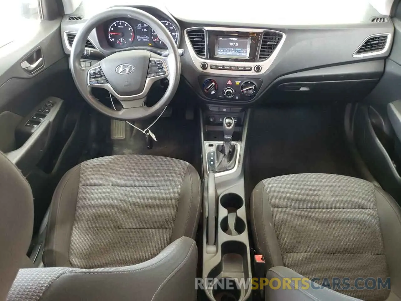 8 fotografías del automóvil dañado 3KPC24A31KE050763 HYUNDAI ACCENT 2019