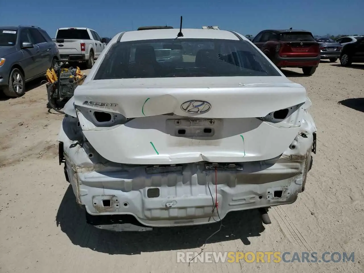 6 fotografías del automóvil dañado 3KPC24A31KE066512 HYUNDAI ACCENT 2019