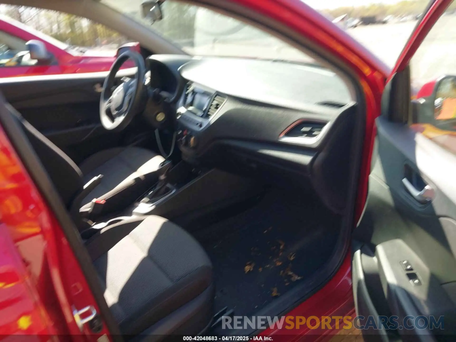 5 fotografías del automóvil dañado 3KPC24A31KE077073 HYUNDAI ACCENT 2019