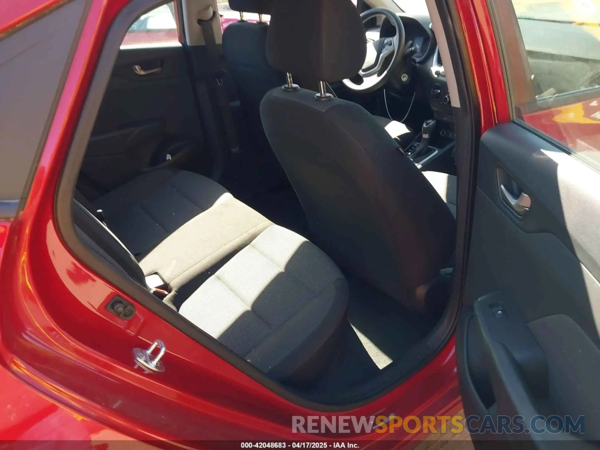 8 fotografías del automóvil dañado 3KPC24A31KE077073 HYUNDAI ACCENT 2019