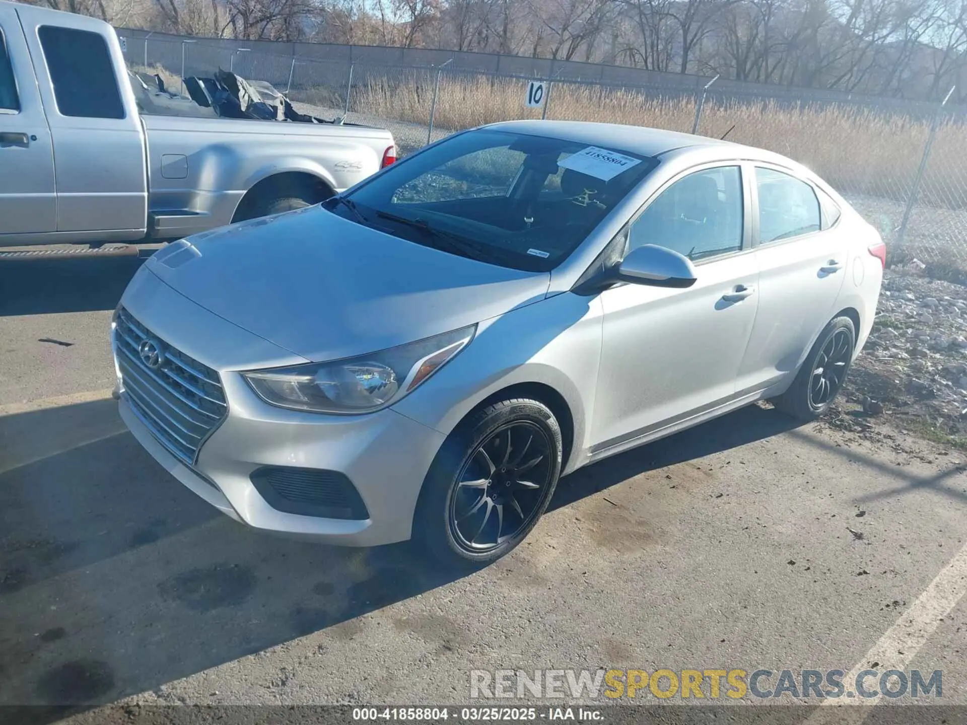 2 fotografías del automóvil dañado 3KPC24A32KE059830 HYUNDAI ACCENT 2019