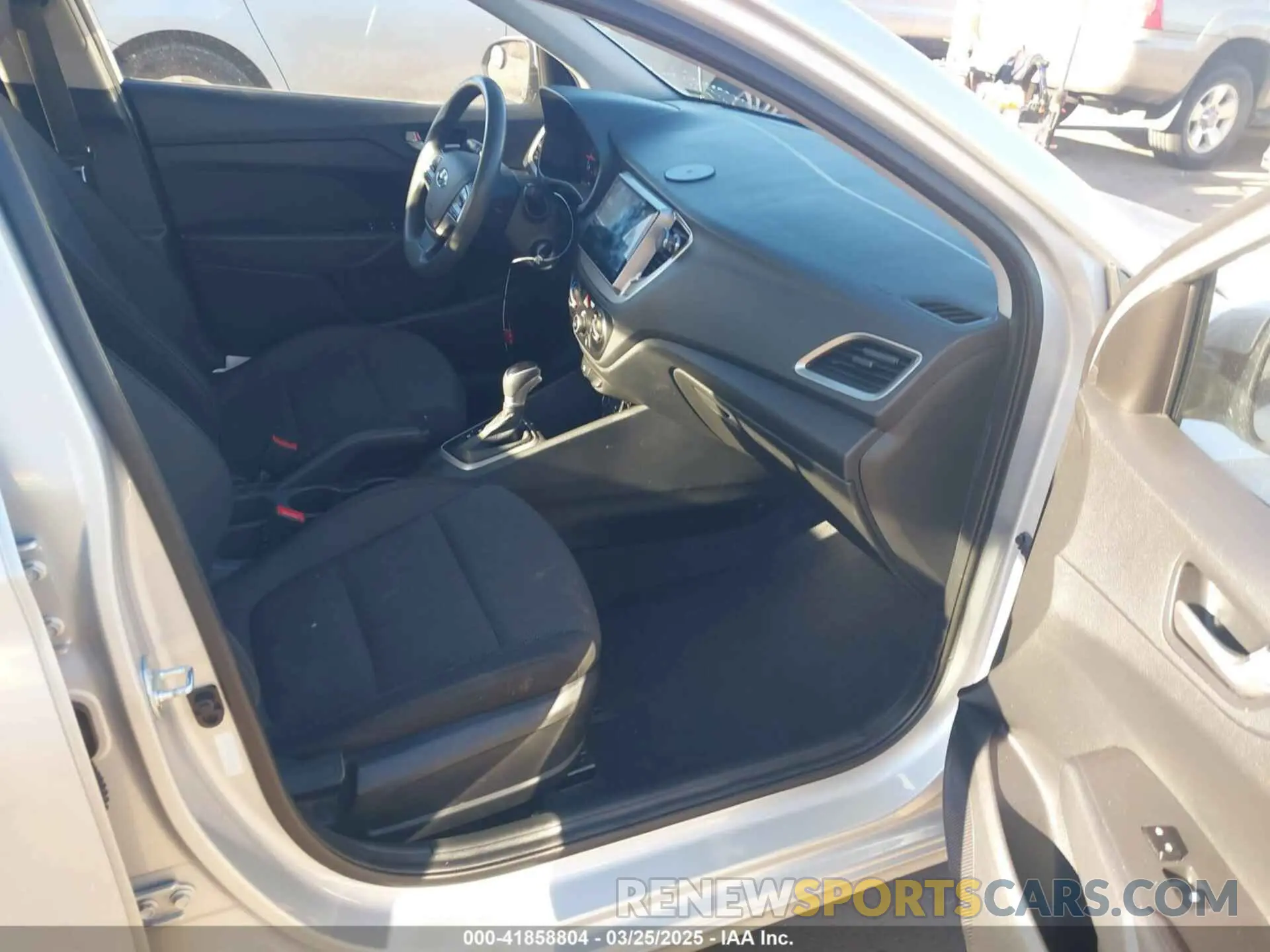 5 fotografías del automóvil dañado 3KPC24A32KE059830 HYUNDAI ACCENT 2019