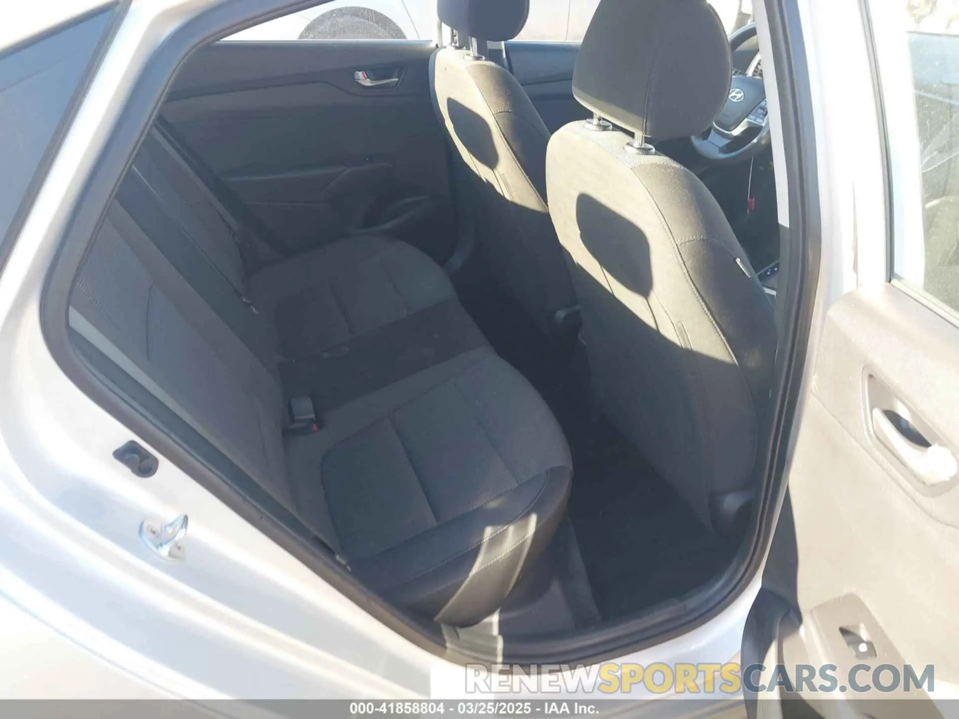 8 fotografías del automóvil dañado 3KPC24A32KE059830 HYUNDAI ACCENT 2019
