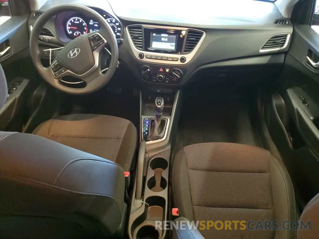 8 fotografías del automóvil dañado 3KPC24A32KE077647 HYUNDAI ACCENT 2019
