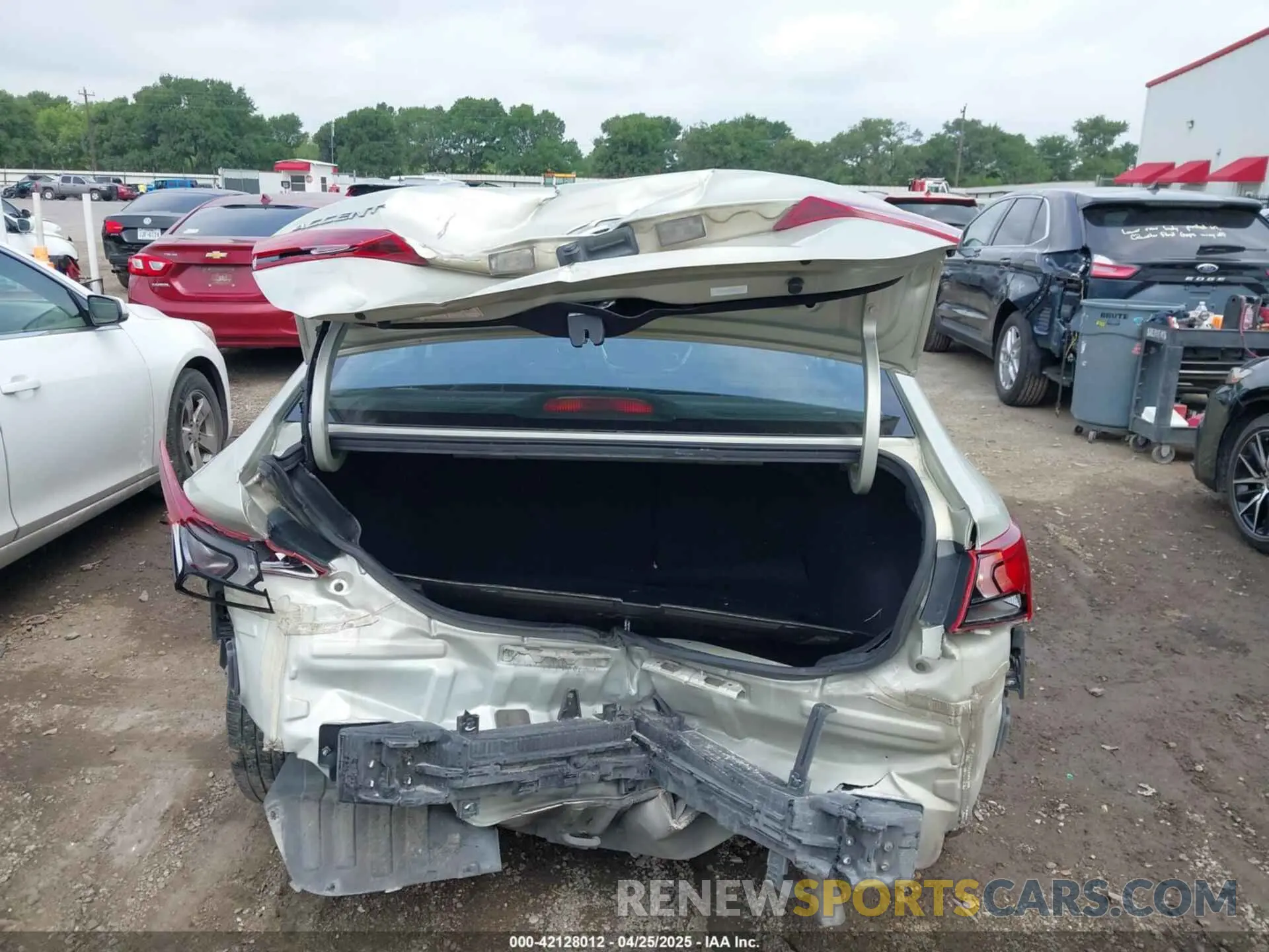 17 fotografías del automóvil dañado 3KPC24A35KE050457 HYUNDAI ACCENT 2019