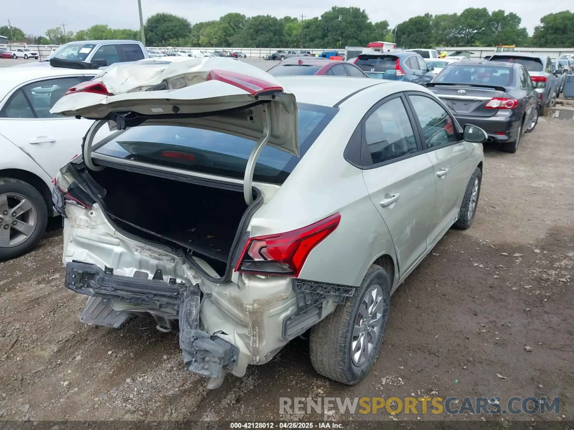 4 fotografías del automóvil dañado 3KPC24A35KE050457 HYUNDAI ACCENT 2019