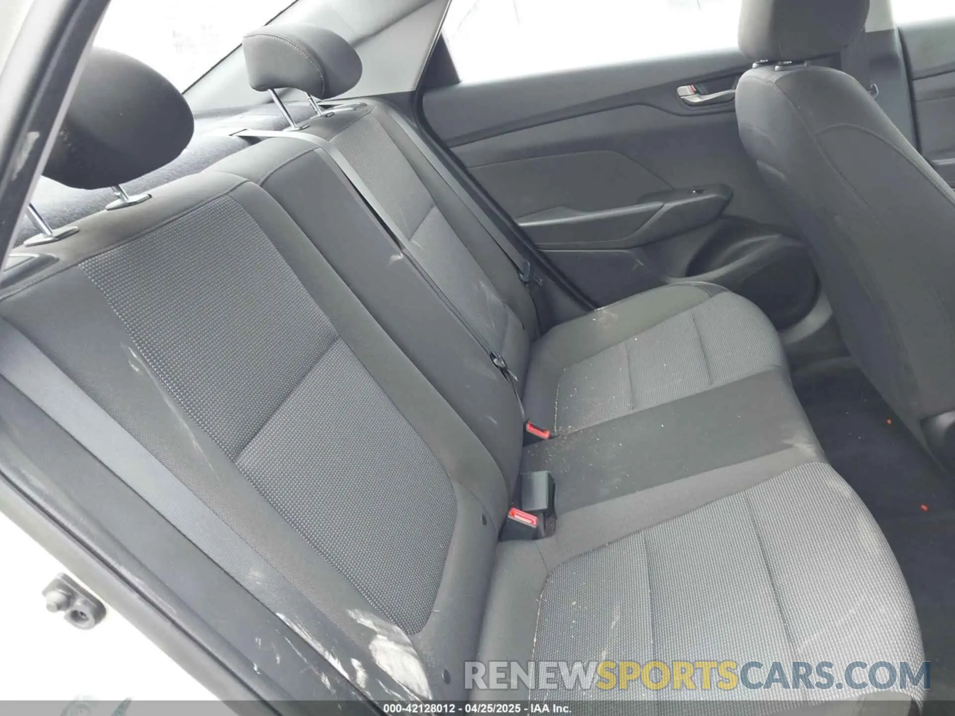 8 fotografías del automóvil dañado 3KPC24A35KE050457 HYUNDAI ACCENT 2019