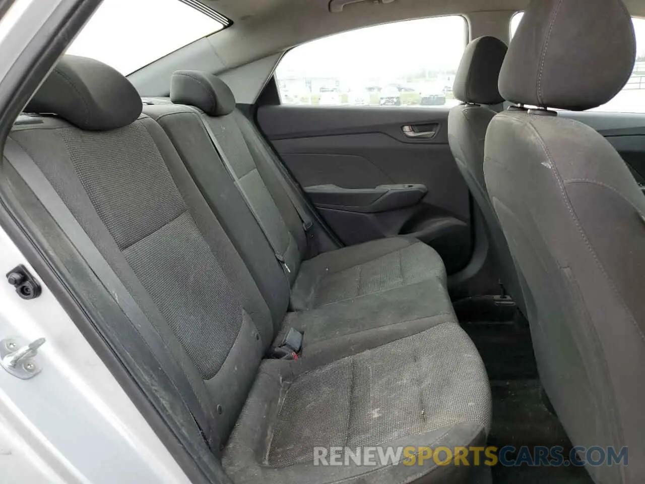 10 fotografías del automóvil dañado 3KPC24A35KE060230 HYUNDAI ACCENT 2019