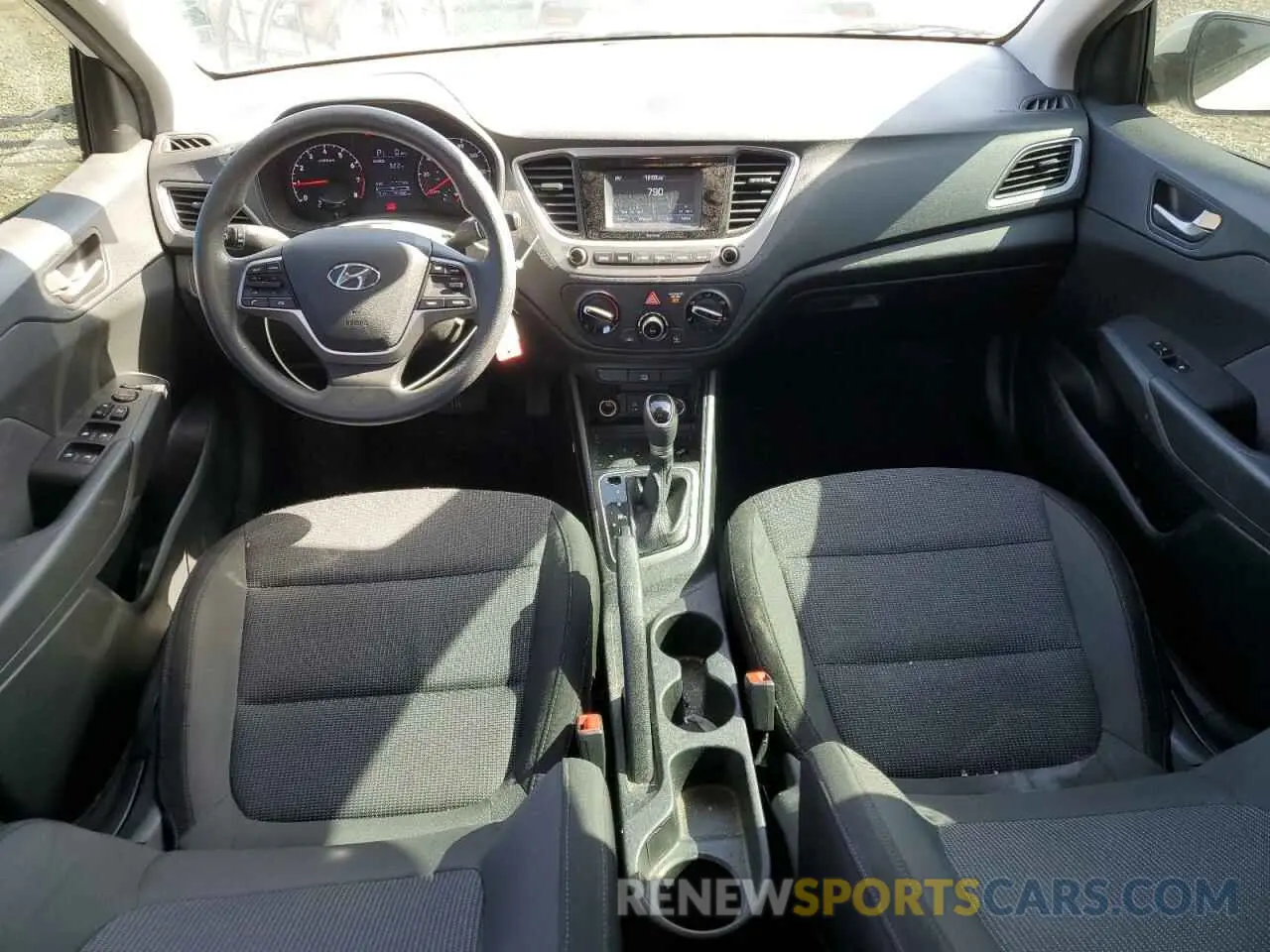 8 fotografías del automóvil dañado 3KPC24A36KE050757 HYUNDAI ACCENT 2019