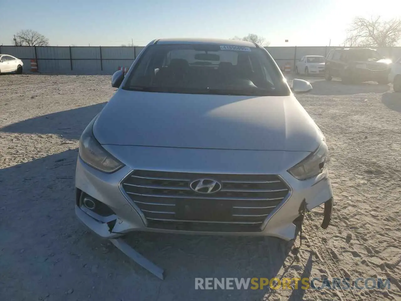 5 fotografías del automóvil dañado 3KPC24A37KE055336 HYUNDAI ACCENT 2019
