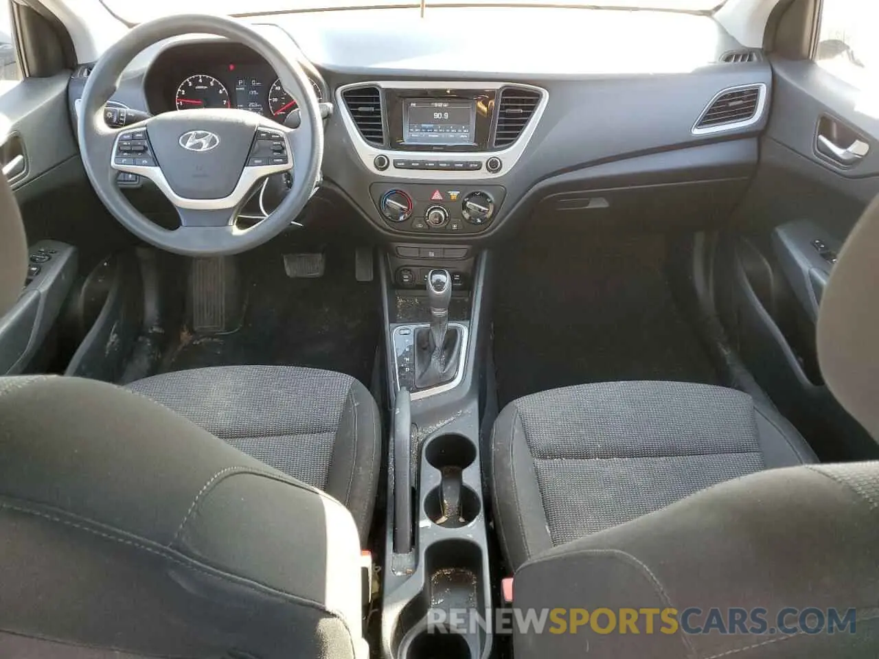 8 fotografías del automóvil dañado 3KPC24A37KE056616 HYUNDAI ACCENT 2019