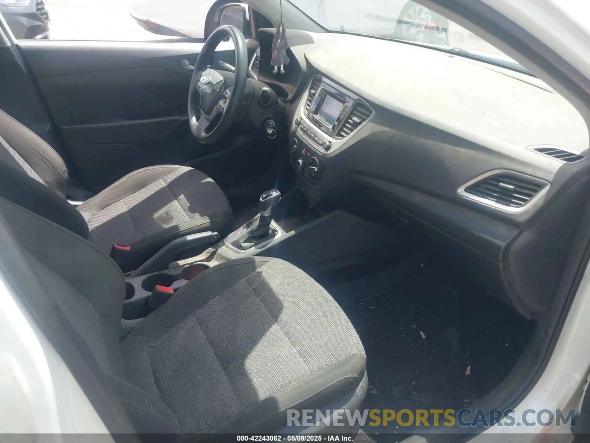 5 fotografías del automóvil dañado 3KPC24A37KE064991 HYUNDAI ACCENT 2019