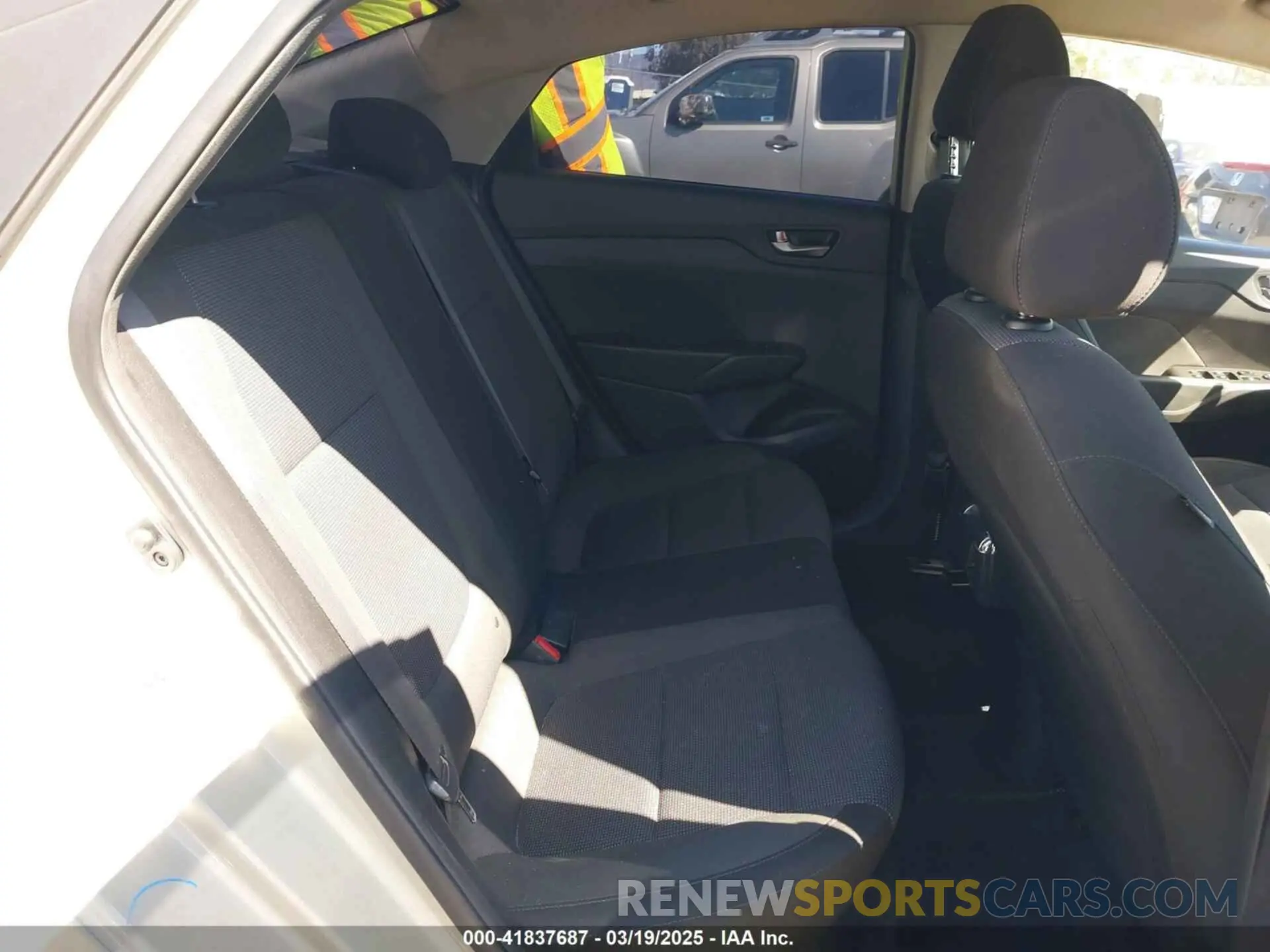 8 fotografías del automóvil dañado 3KPC24A37KE087123 HYUNDAI ACCENT 2019